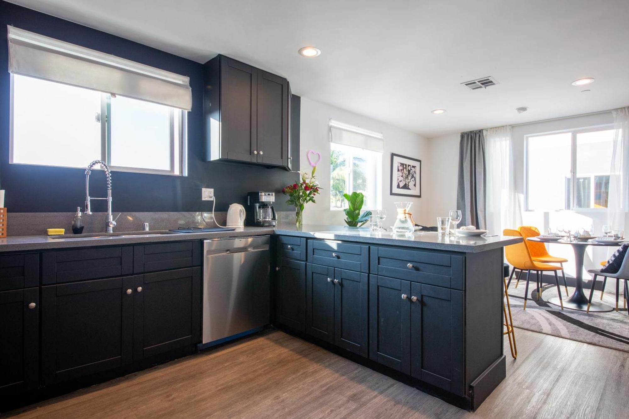 Spacious Luxury In The Heart Of La! Free Parking And Jacuzzi * Los Angeles
