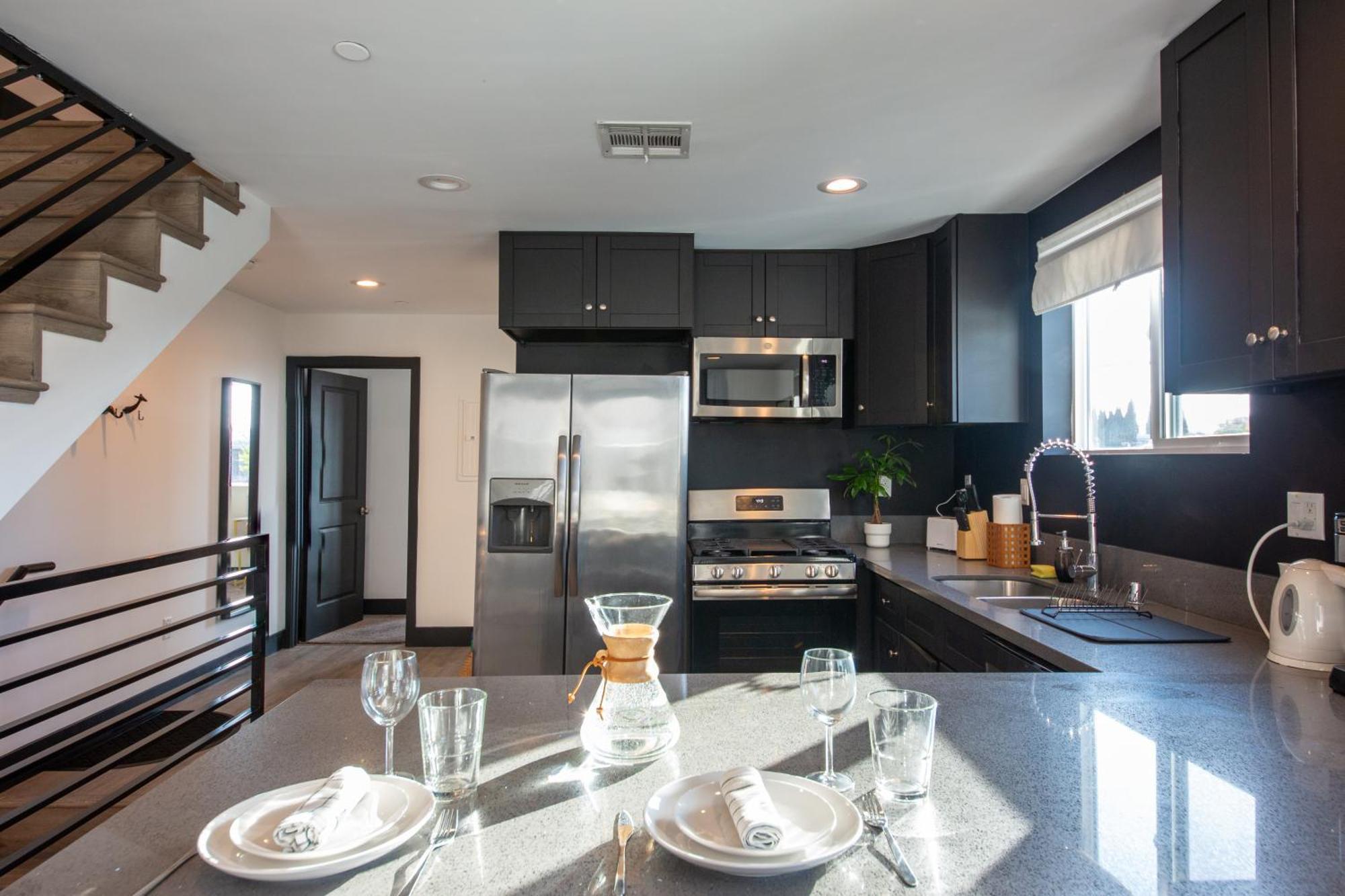 Spacious Luxury In The Heart Of La! Free Parking And Jacuzzi Los Angeles