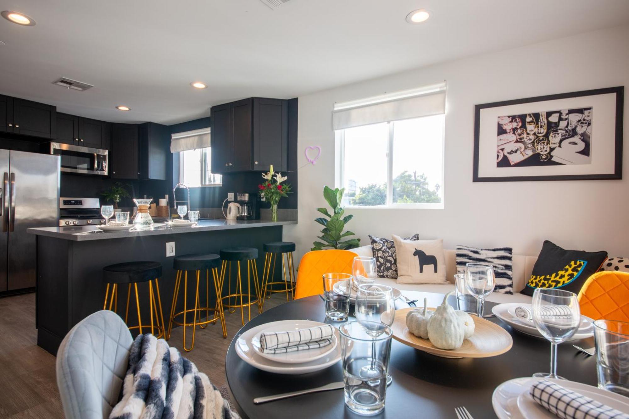 Spacious Luxury In The Heart Of La! Free Parking And Jacuzzi * Los Angeles