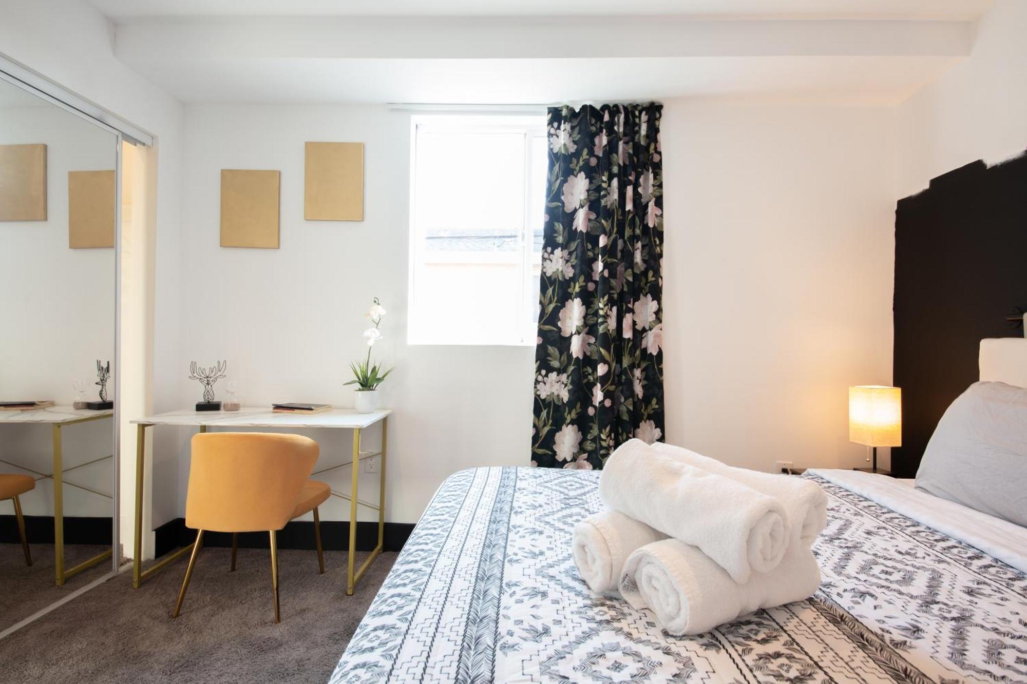 Villa Spacious Luxury In The Heart Of La! Free Parking And Jacuzzi