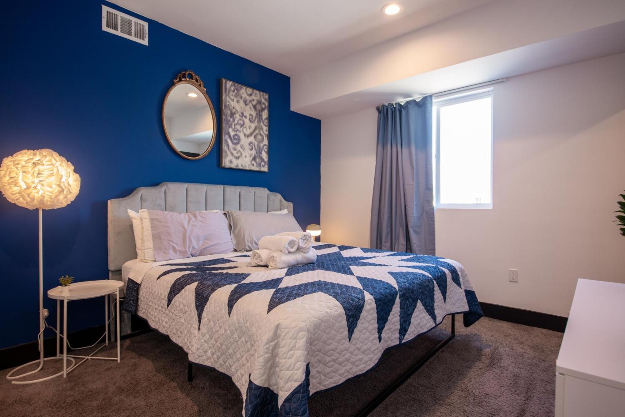 Spacious Luxury In The Heart Of La! Free Parking And Jacuzzi Los Angeles