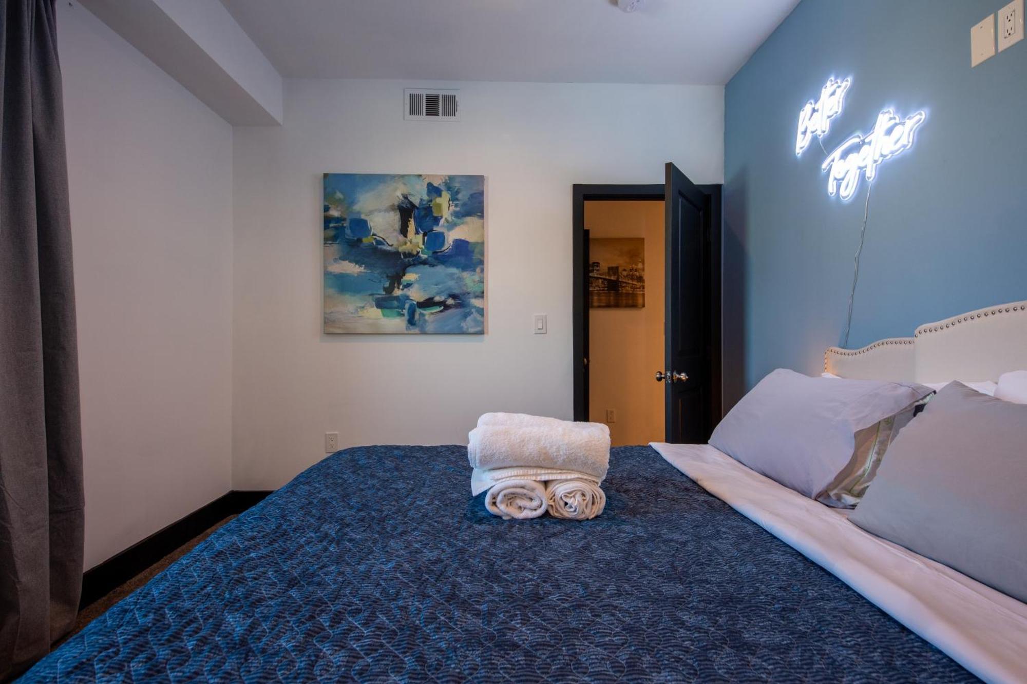 Spacious Luxury In The Heart Of La! Free Parking And Jacuzzi Villa