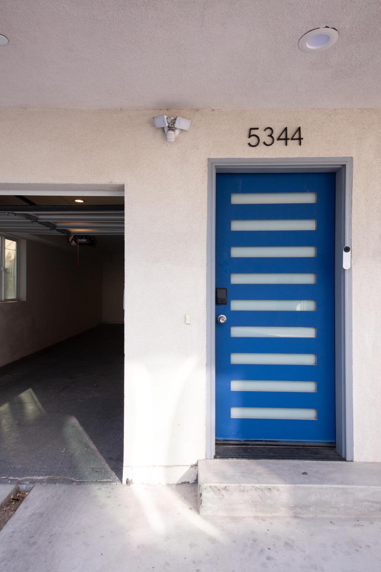 Spacious Luxury In The Heart Of La! Free Parking And Jacuzzi Los Angeles
