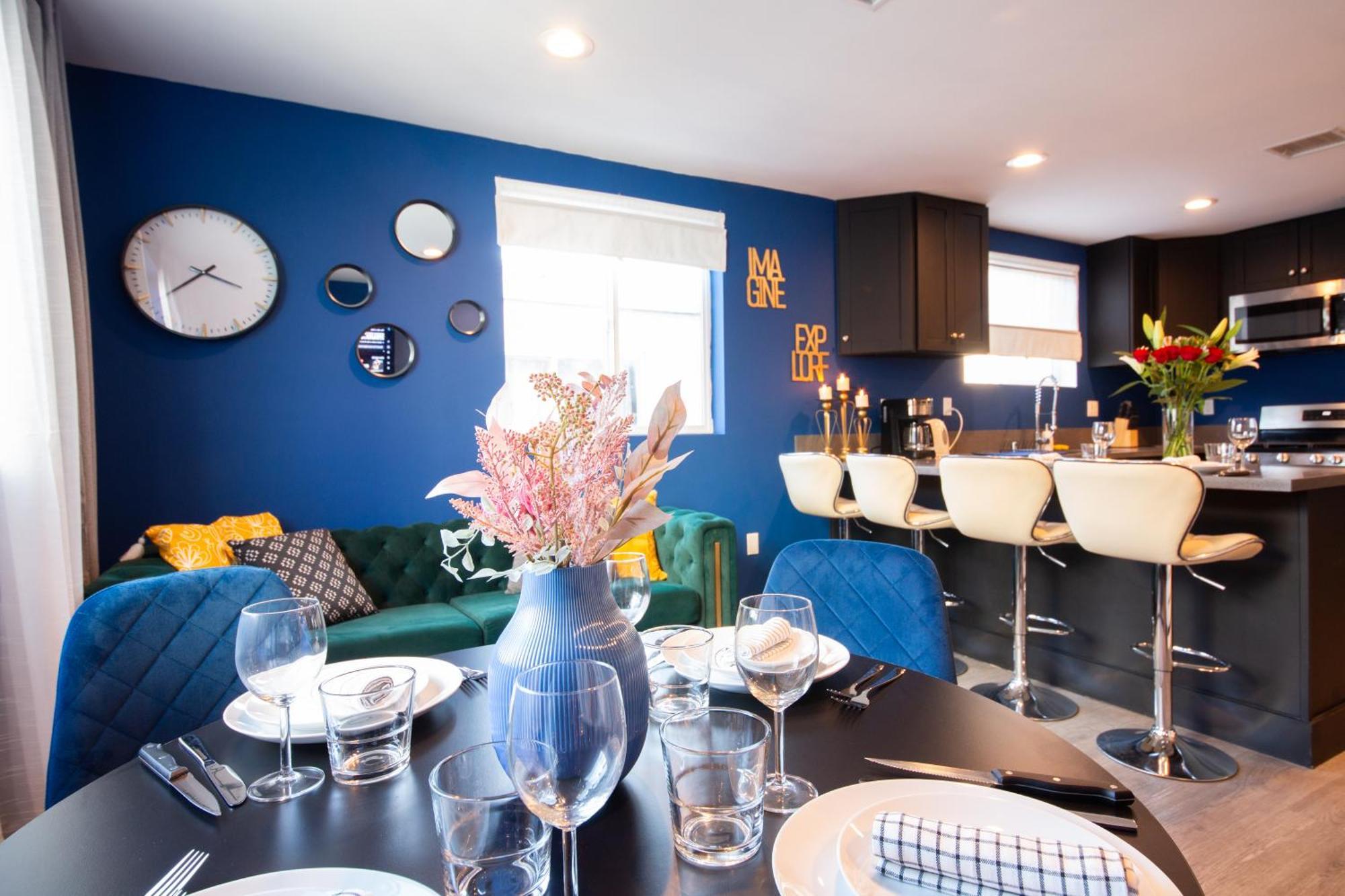 Spacious Luxury In The Heart Of La! Free Parking And Jacuzzi Villa