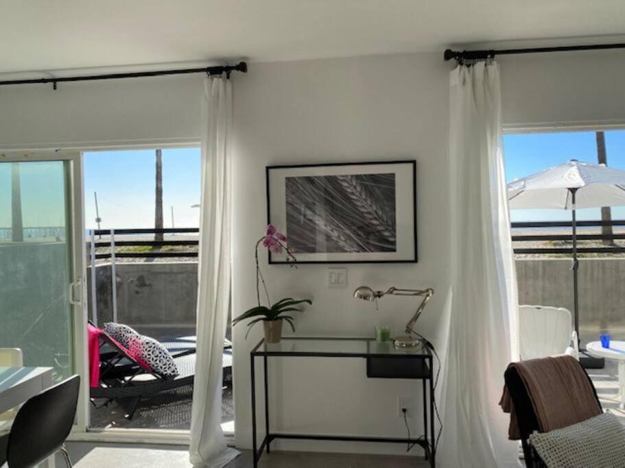 Apartment House On The Los Angeles