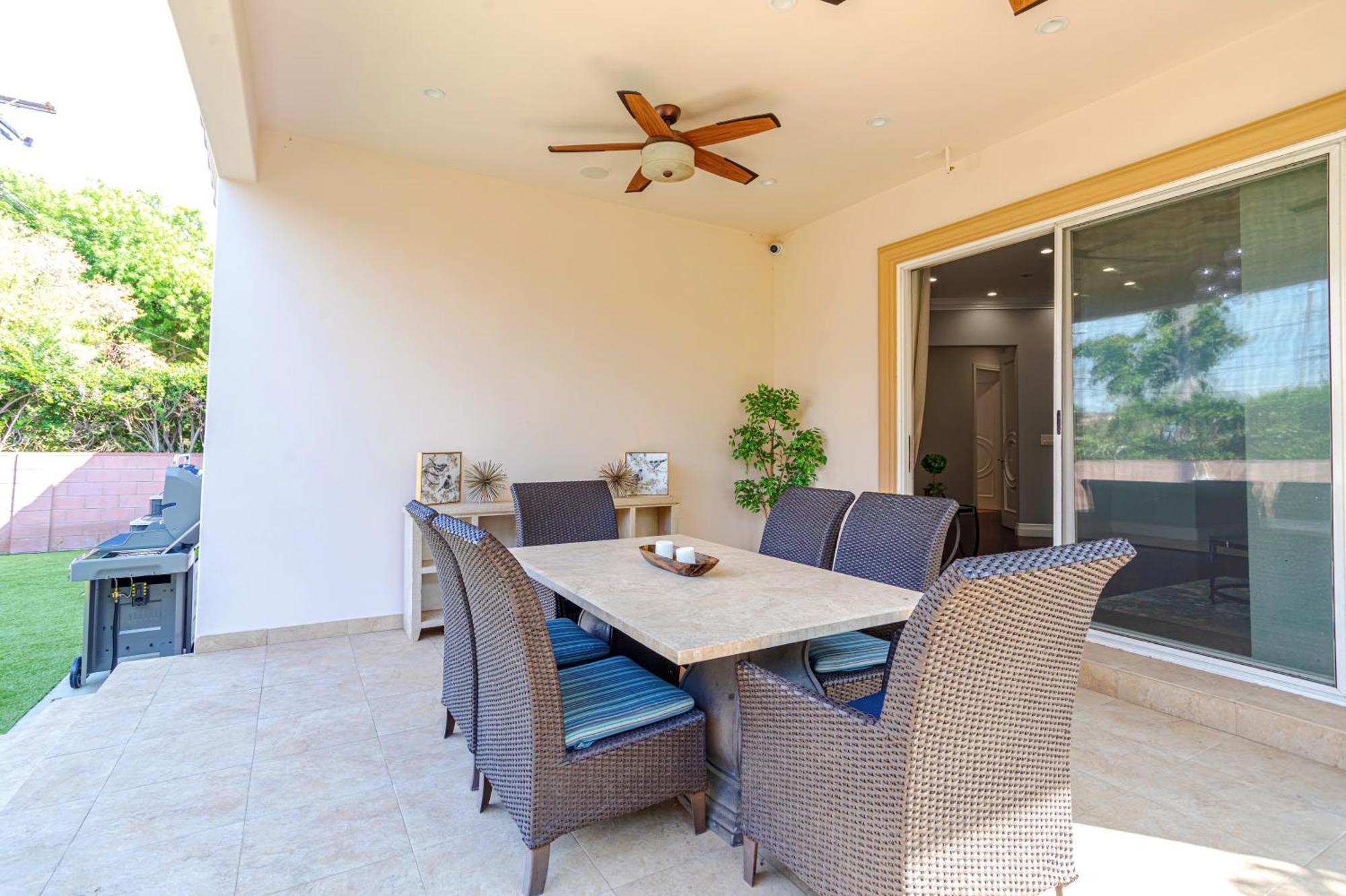 Regal 4 Bed With Hot Tub Close To Universal Sleeps 15 Los Angeles