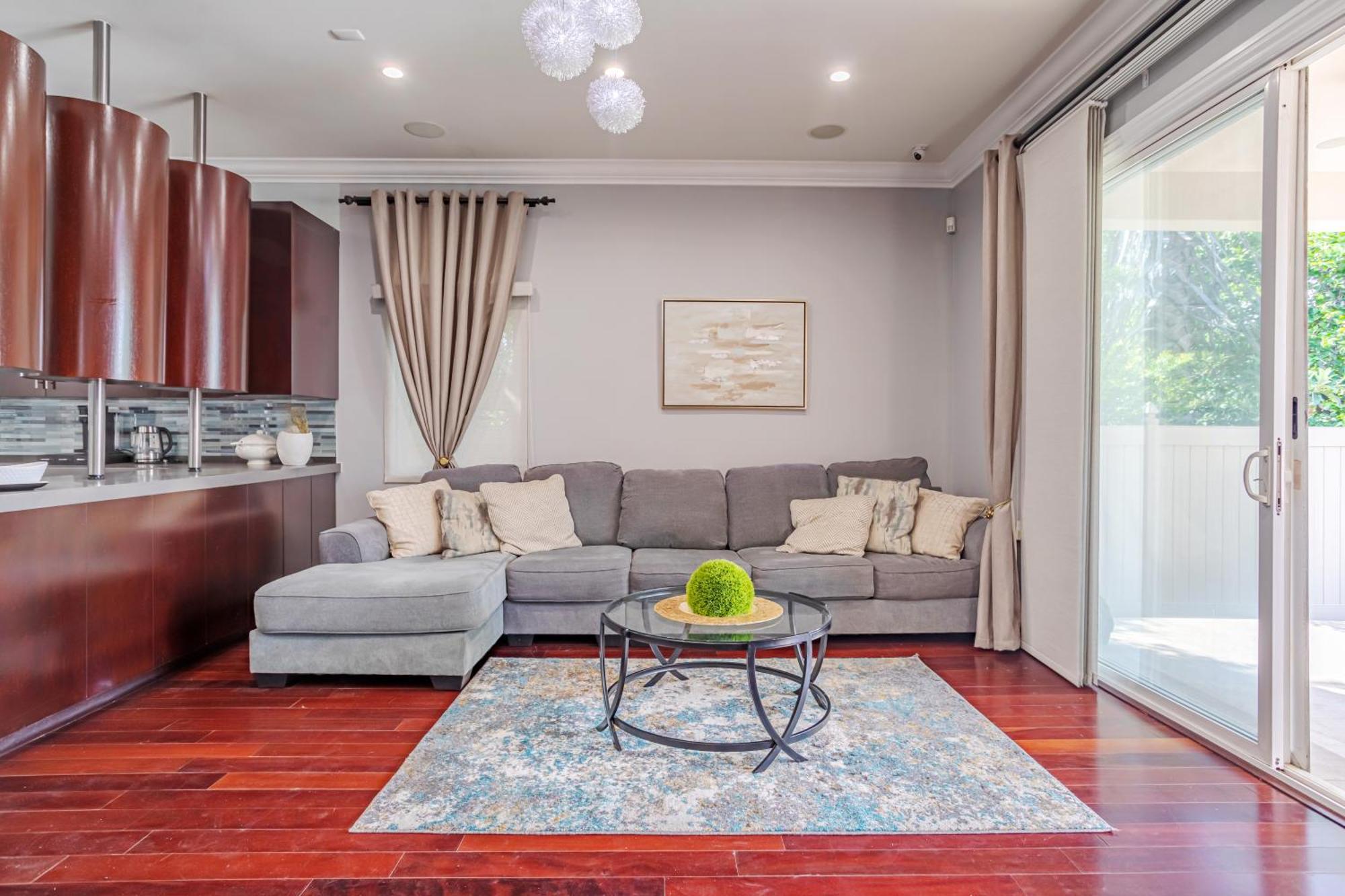 Regal 4 Bed With Hot Tub Close To Universal Sleeps 15 * Los Angeles