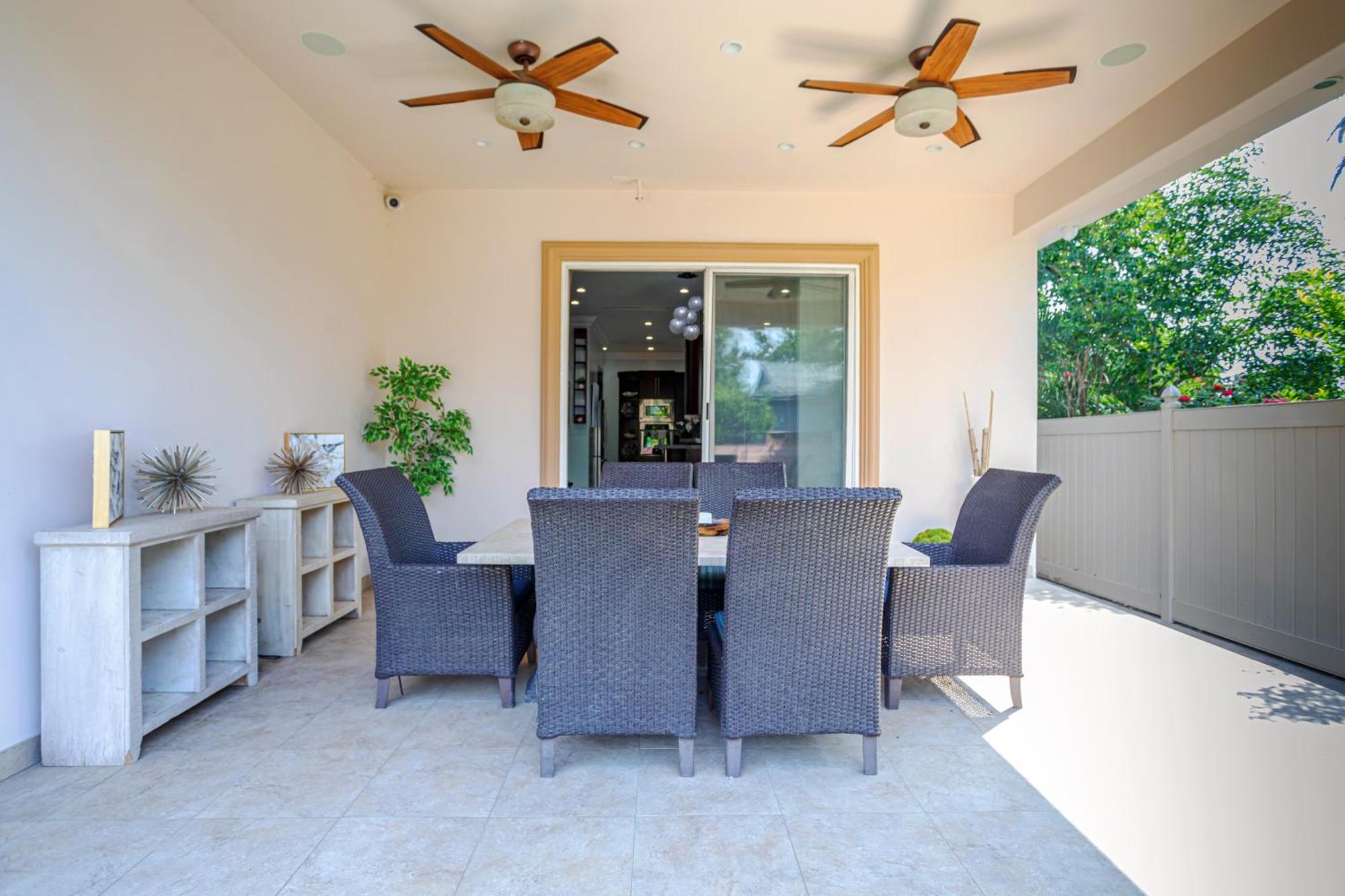 Holiday home Regal 4 Bed With Hot Tub Close To Universal Sleeps 15