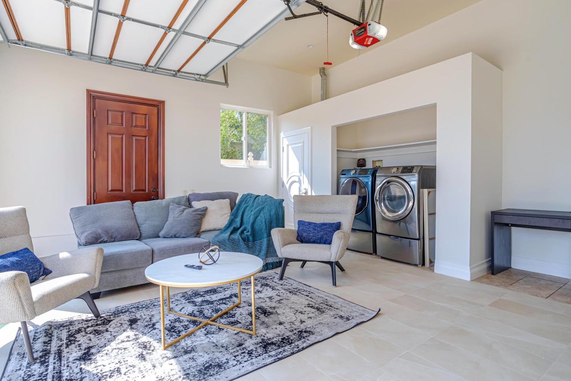 Holiday home Regal 4 Bed With Hot Tub Close To Universal Sleeps 15 Los Angeles