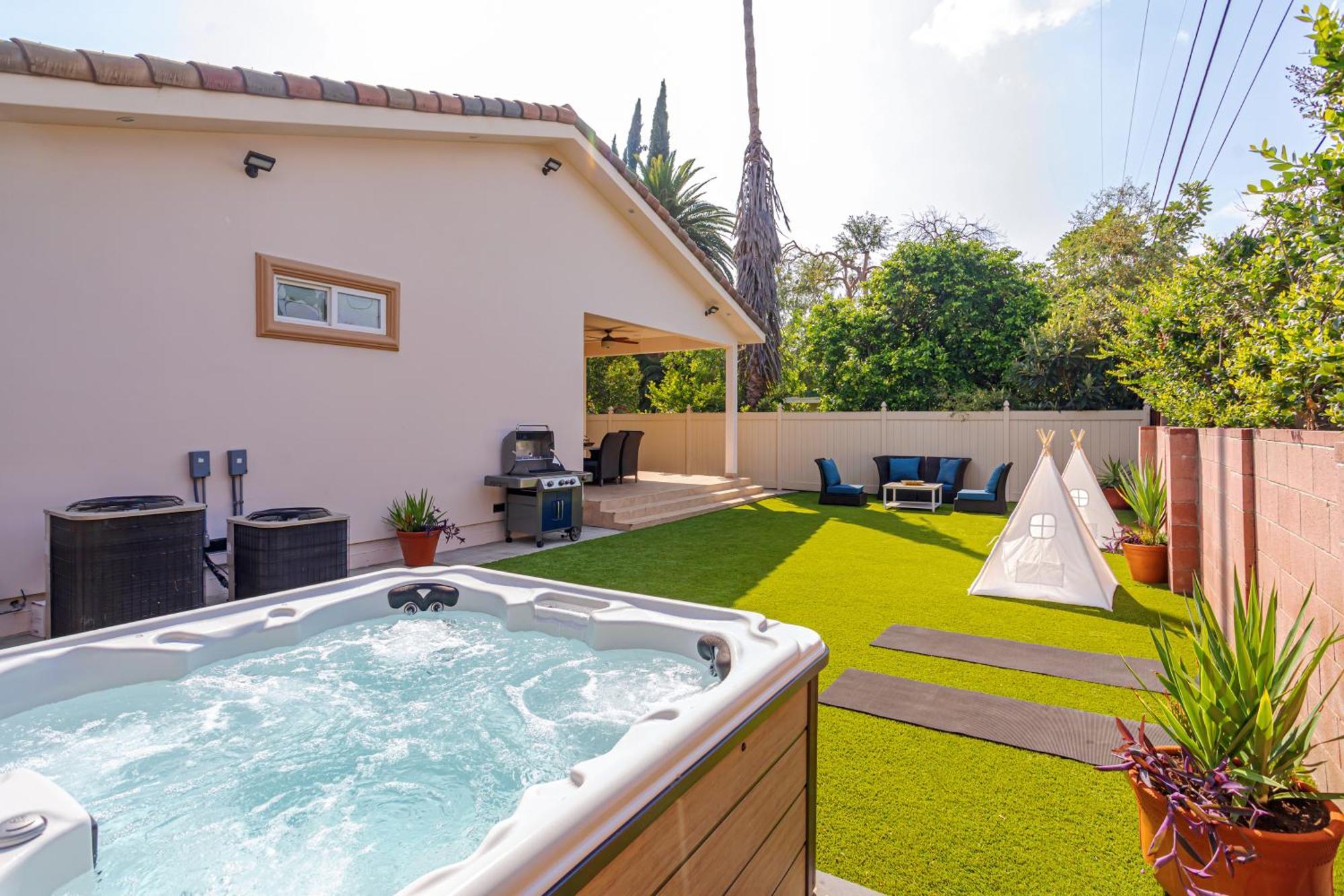 Holiday home Regal 4 Bed With Hot Tub Close To Universal Sleeps 15