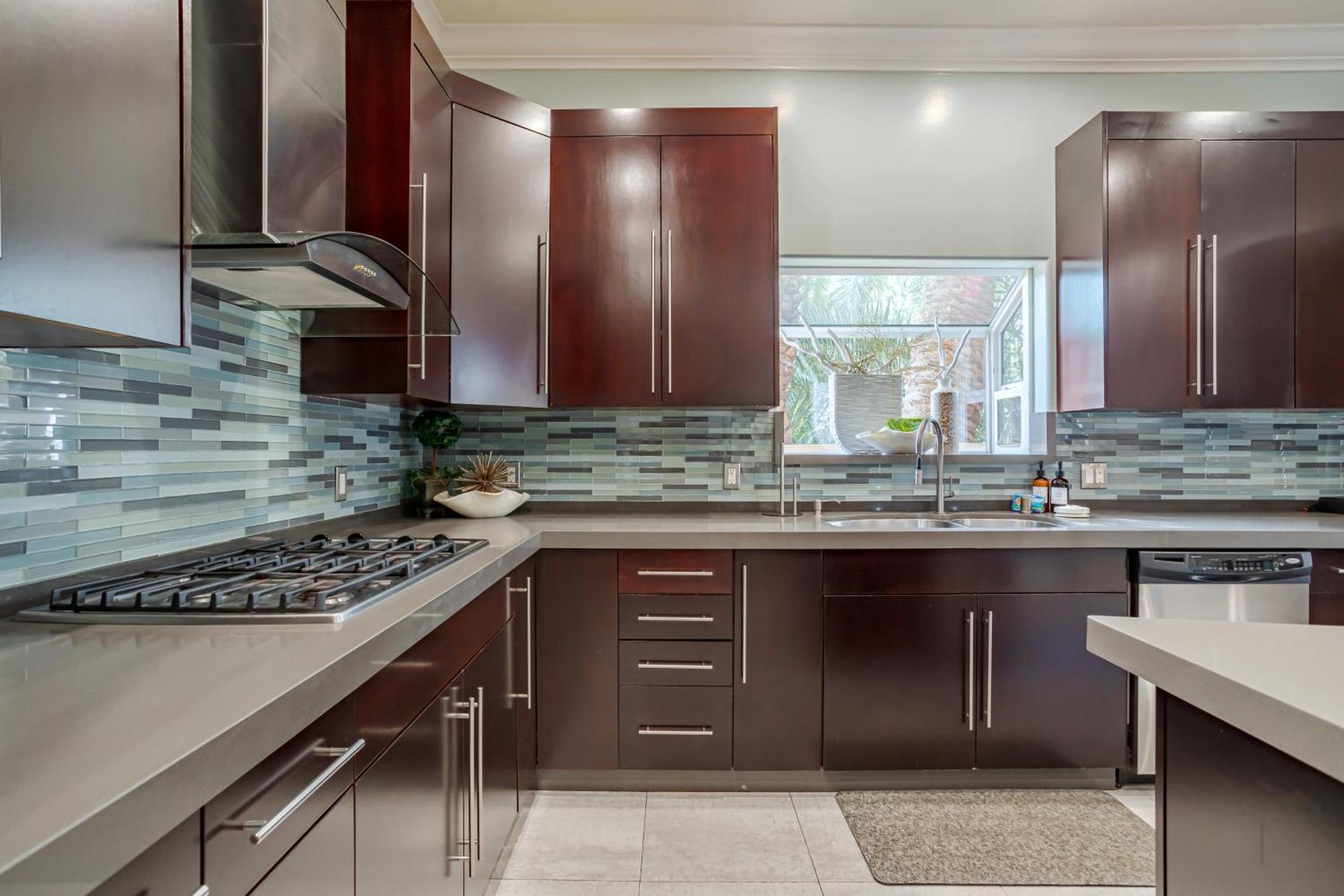 Regal 4 Bed With Hot Tub Close To Universal Sleeps 15 * Los Angeles