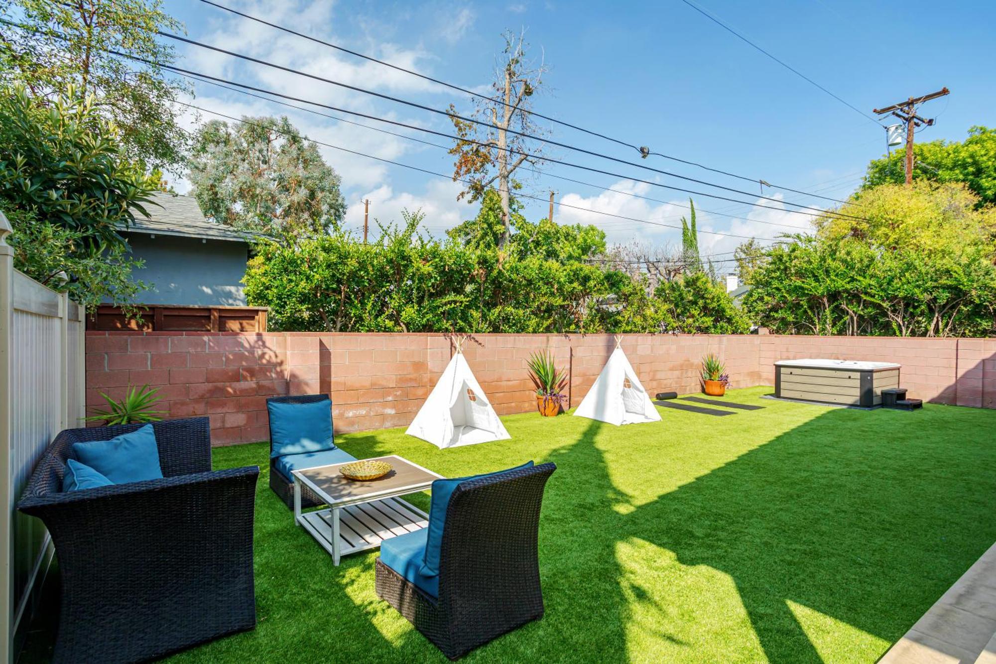Regal 4 Bed With Hot Tub Close To Universal Sleeps 15 Holiday home Los Angeles
