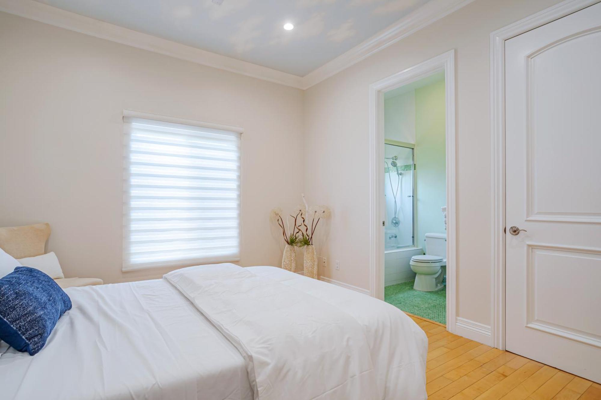 Regal 4 Bed With Hot Tub Close To Universal Sleeps 15 Los Angeles