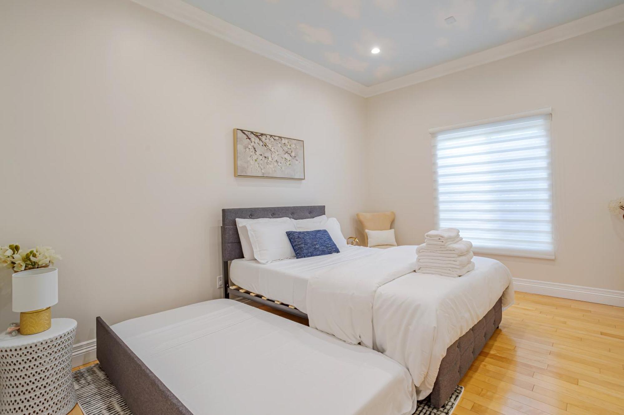 Regal 4 Bed With Hot Tub Close To Universal Sleeps 15 * Los Angeles