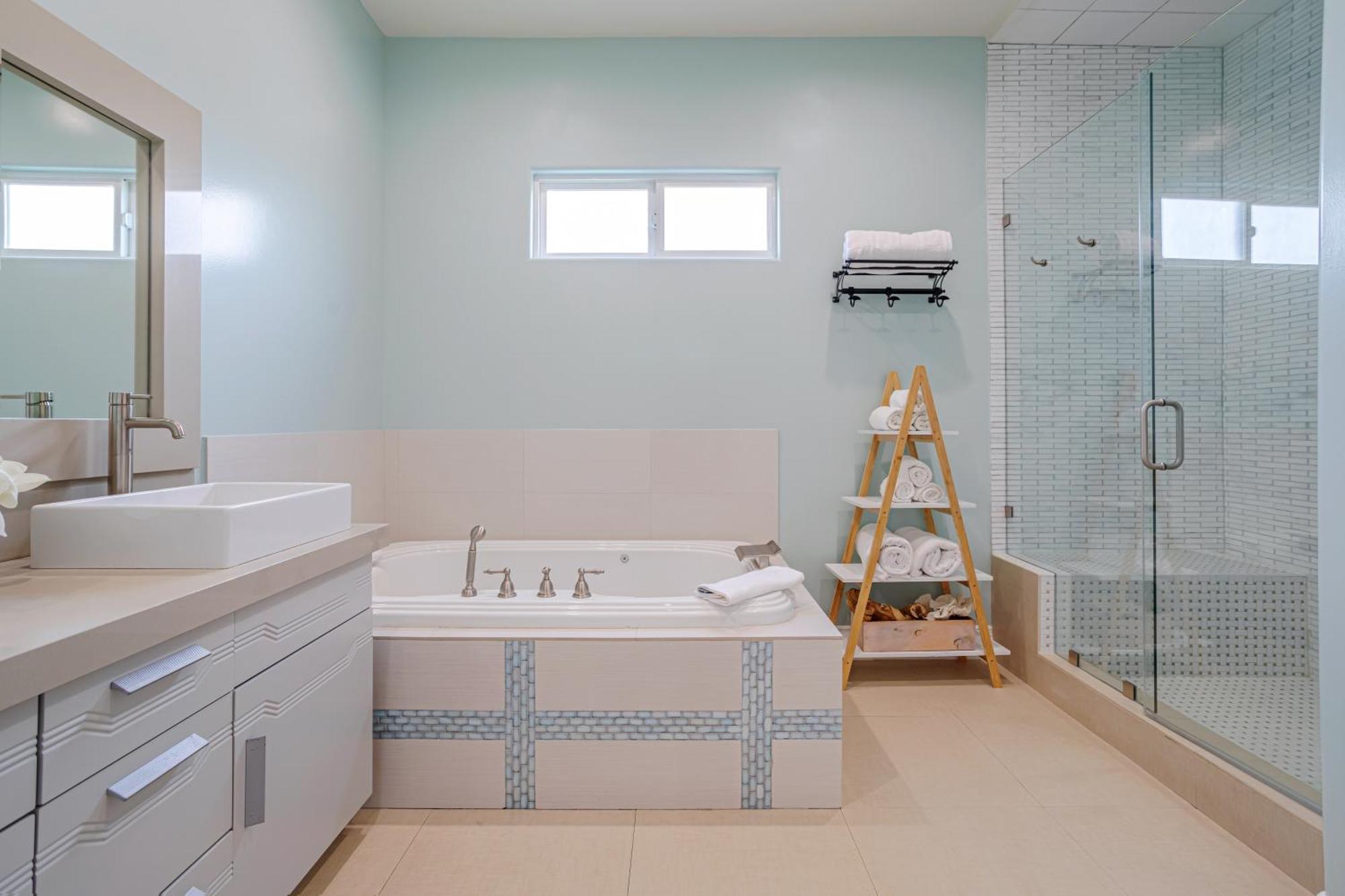 Holiday home Regal 4 Bed With Hot Tub Close To Universal Sleeps 15