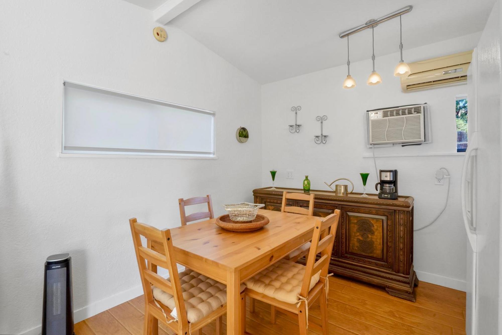 La - Newly Designed 4br With Pool & By Topanga *