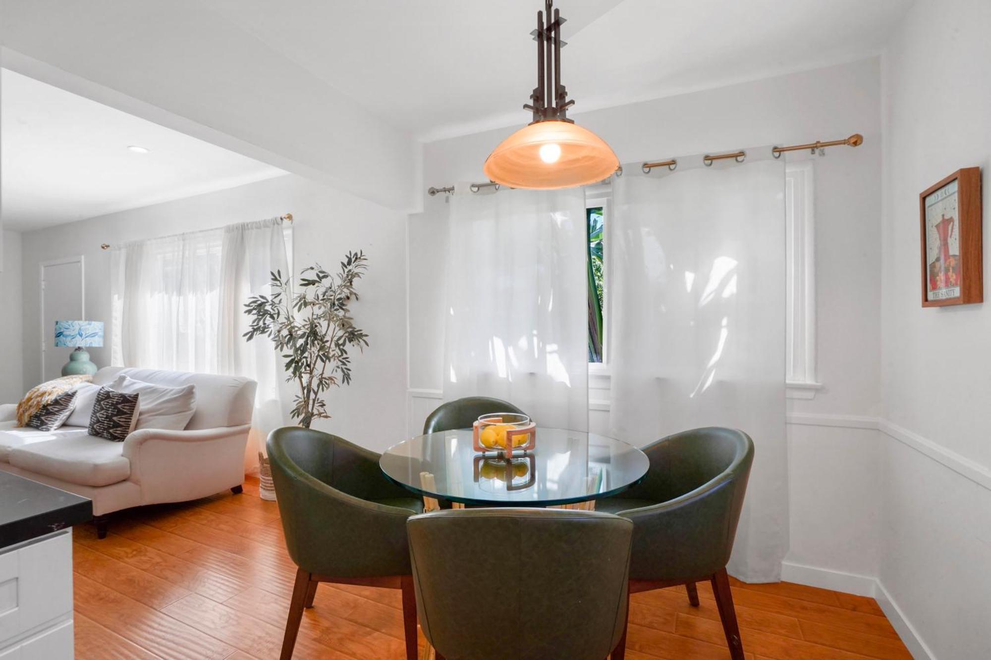 La - Newly Designed 4br With Pool & By Topanga *