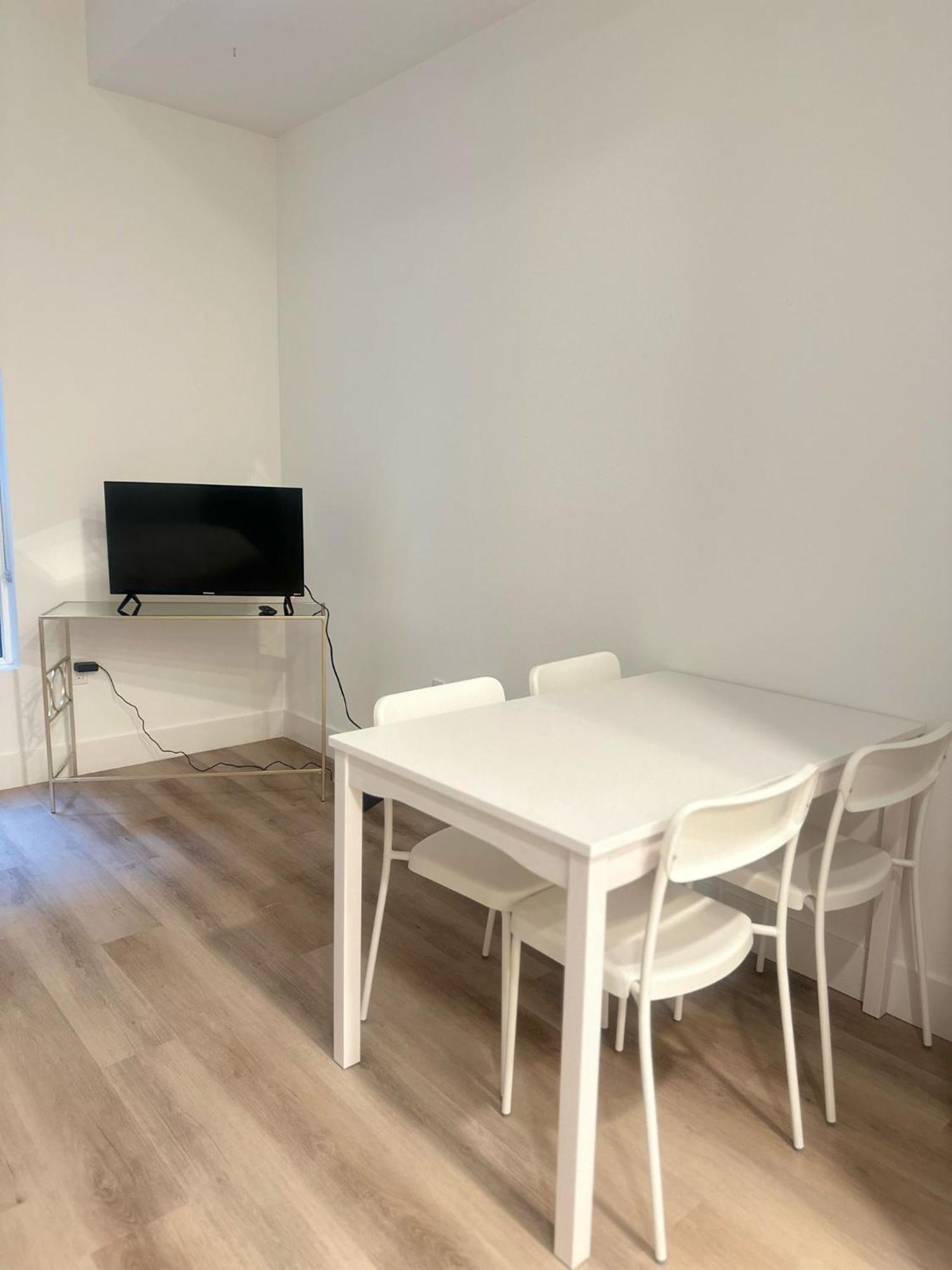 Cozy One Bedroom & Loft Sunset Free Off Site Parking And Wifi Apartment Los Angeles