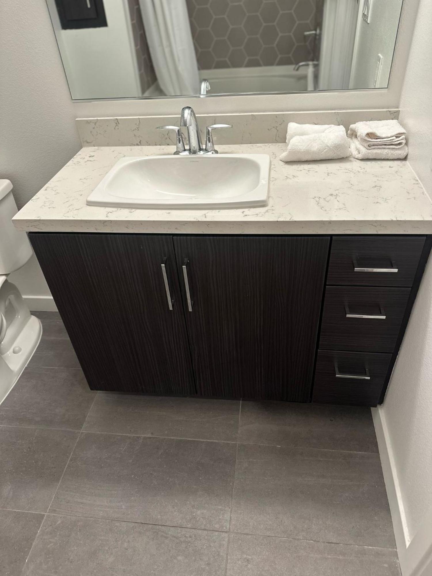Apartment Cozy One Bedroom & Loft Sunset Free Off Site Parking And Wifi *