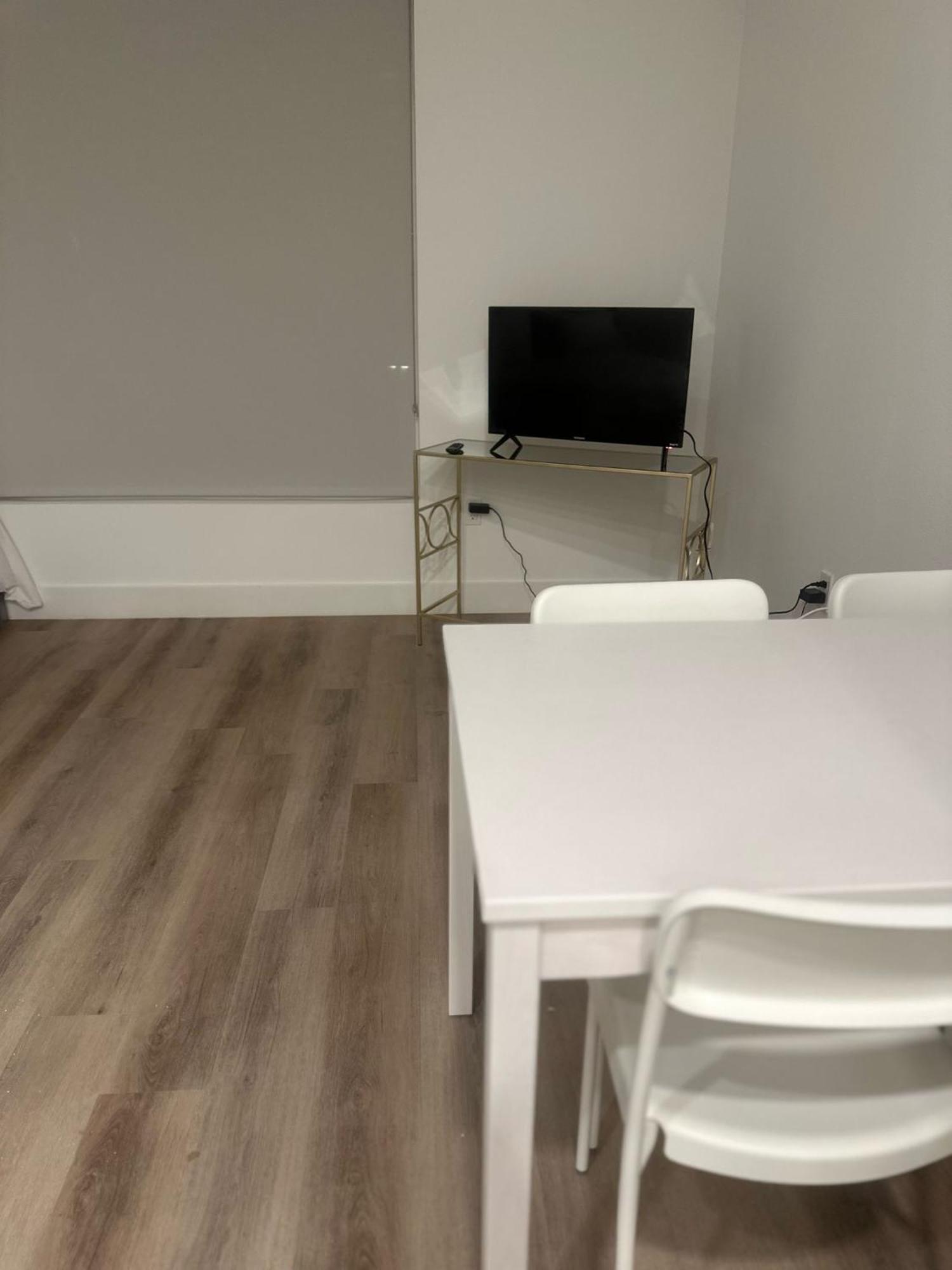 Cozy One Bedroom & Loft Sunset Free Off Site Parking And Wifi Apartment Los Angeles