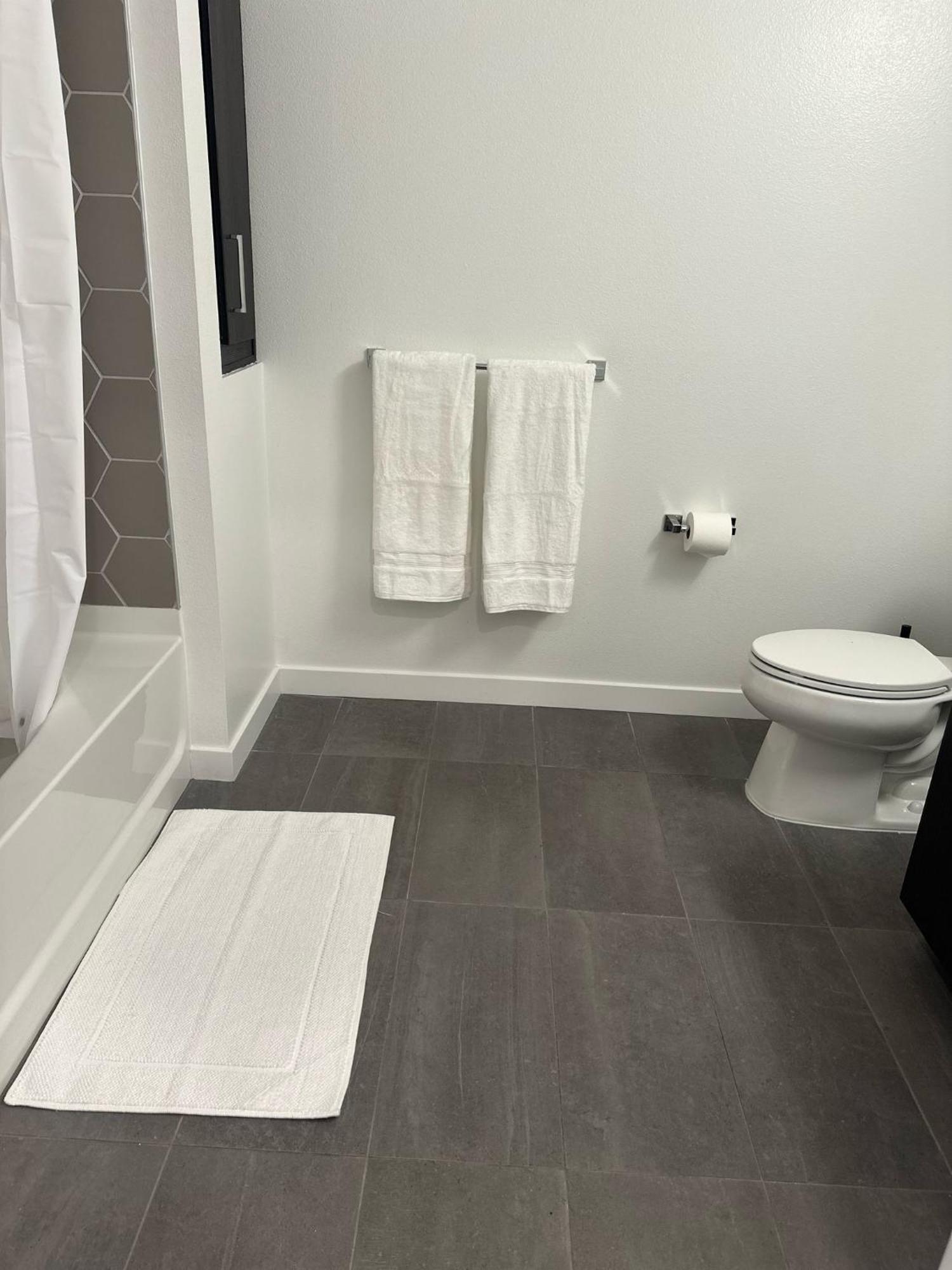 Cozy One Bedroom & Loft Sunset Free Off Site Parking And Wifi *