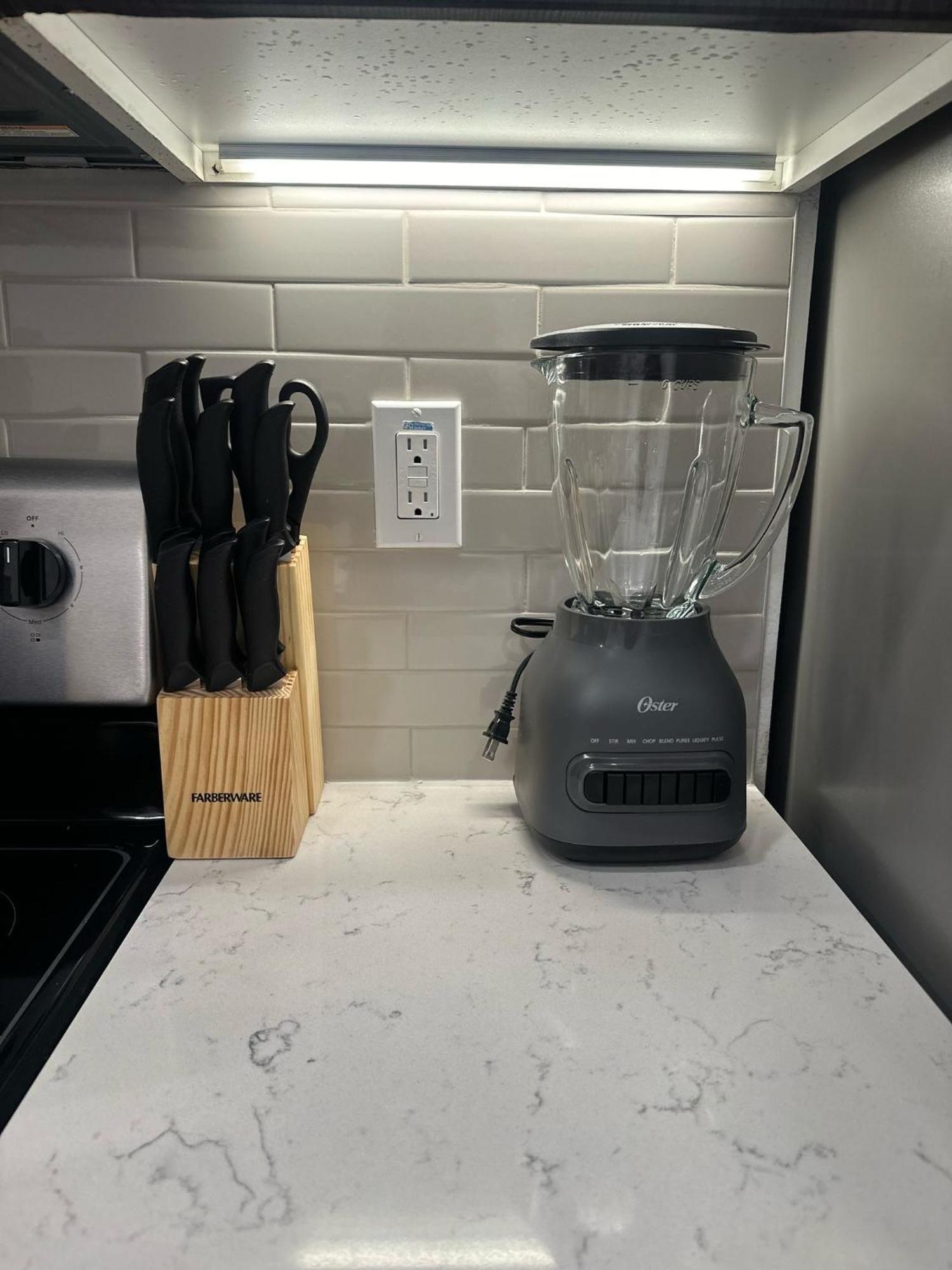 Cozy One Bedroom & Loft Sunset Free Off Site Parking And Wifi *