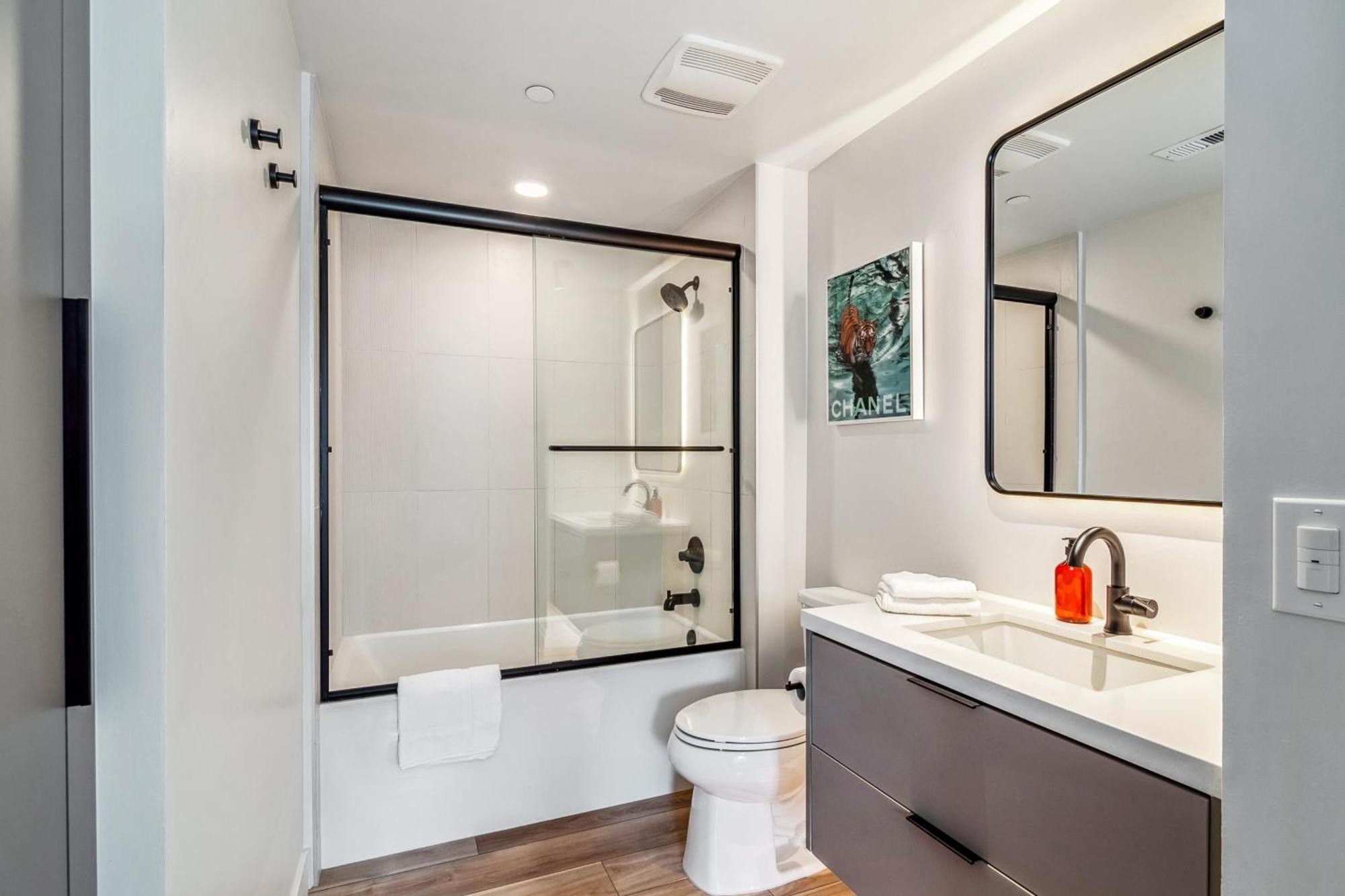 2br Luxury In Culver City, Free Parking, Pool, Gym Apartment *