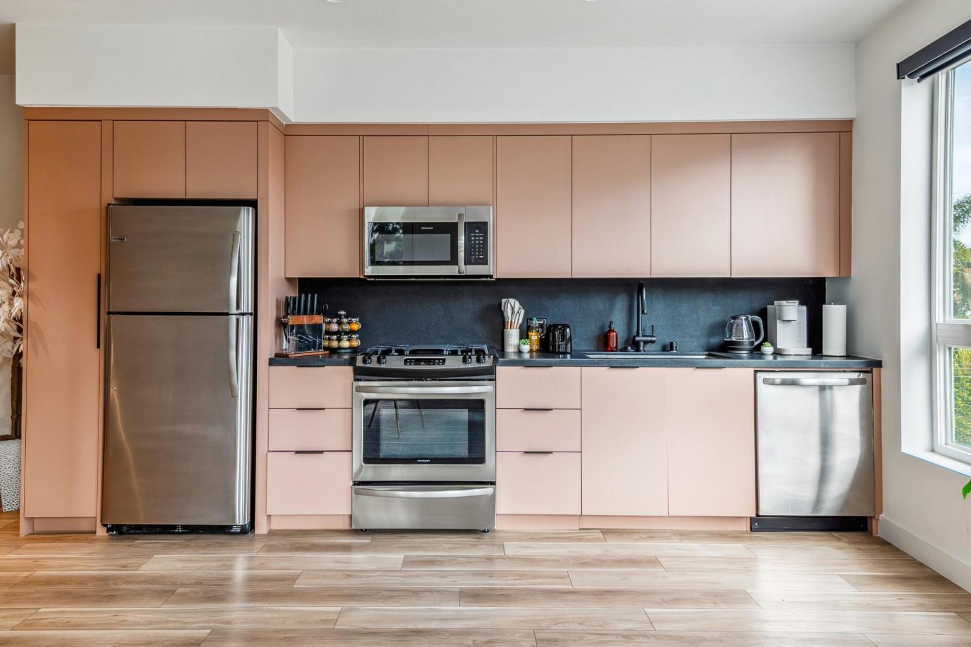 2br Luxury In Culver City, Free Parking, Pool, Gym Apartment *
