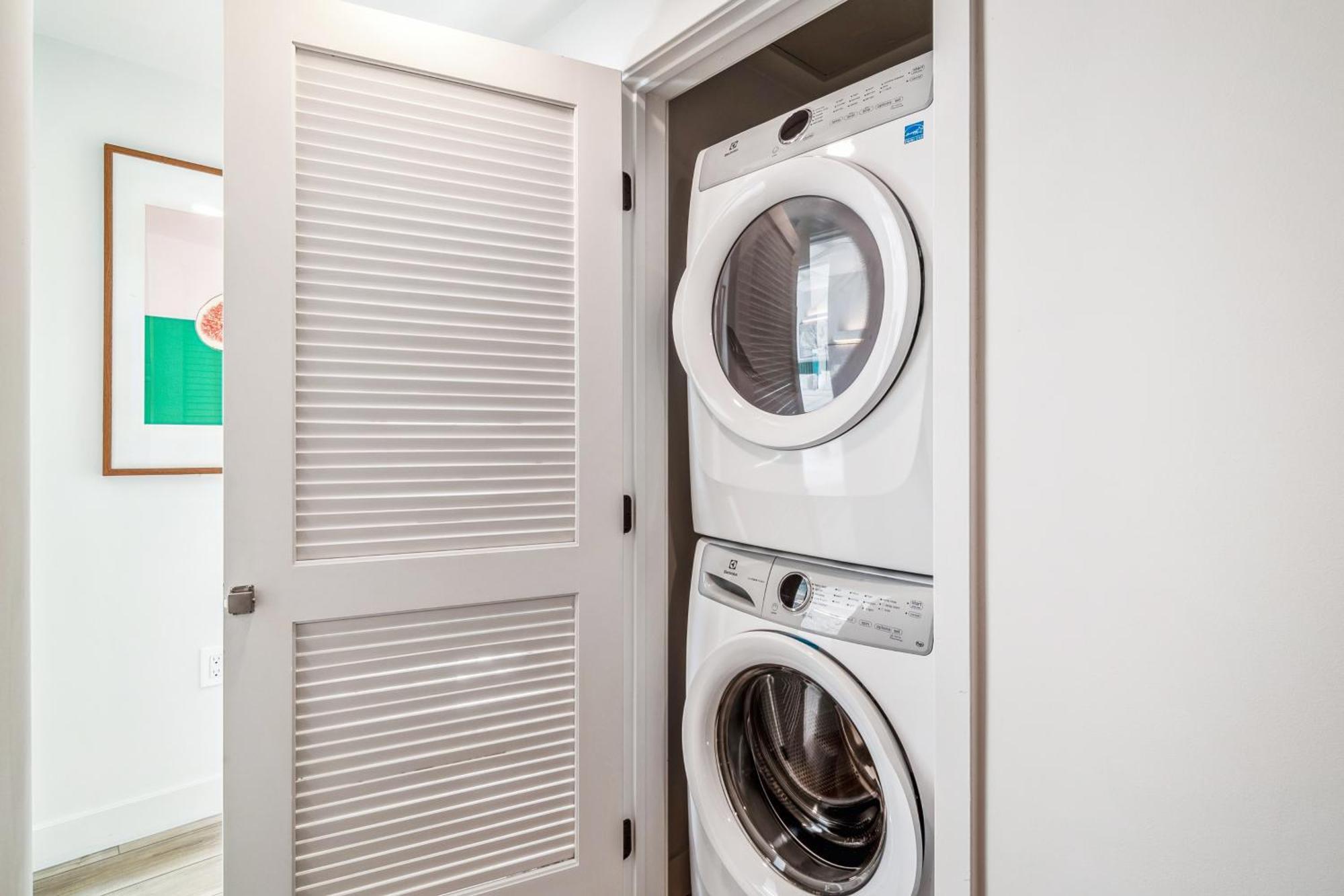2br Luxury In Culver City, Free Parking, Pool, Gym * Los Angeles