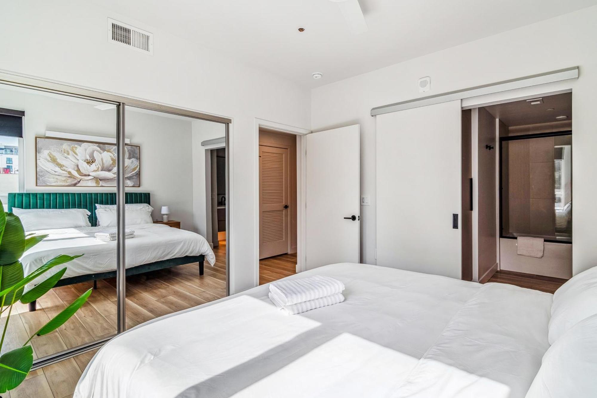 2br Luxury In Culver City, Free Parking, Pool, Gym Apartment