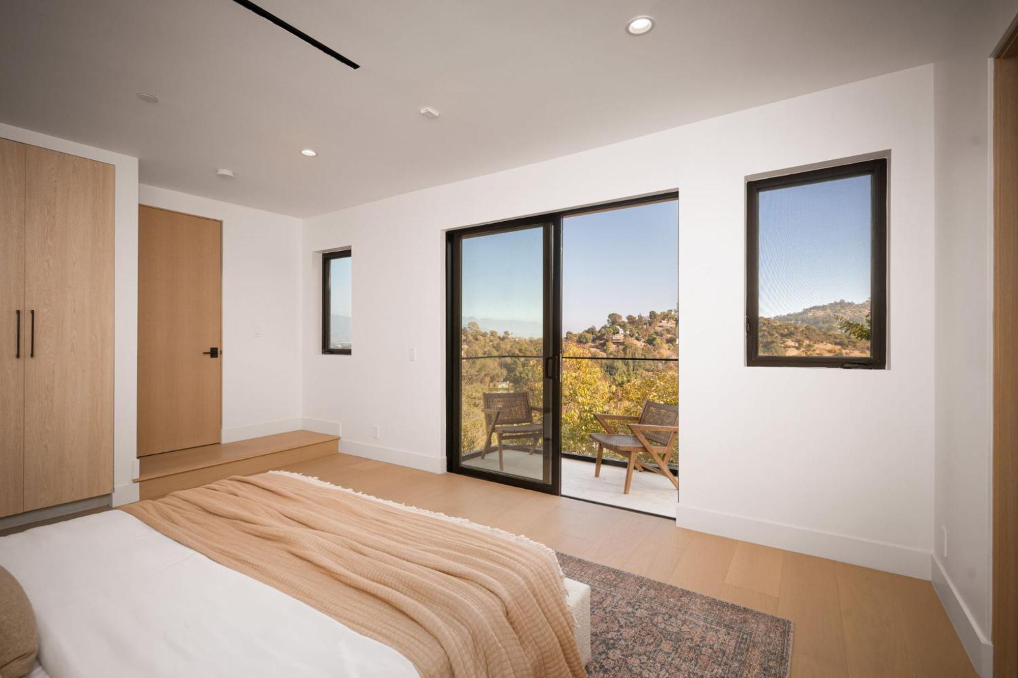 Woodhill Canyon Apartment Los Angeles