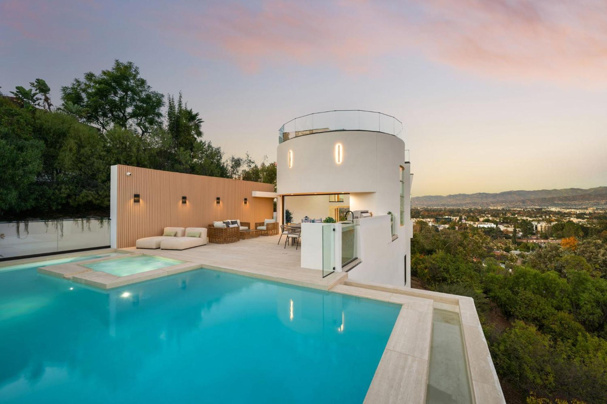 Woodhill Canyon Apartment