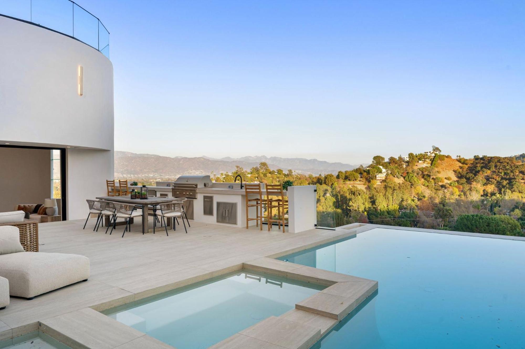 Woodhill Canyon Apartment