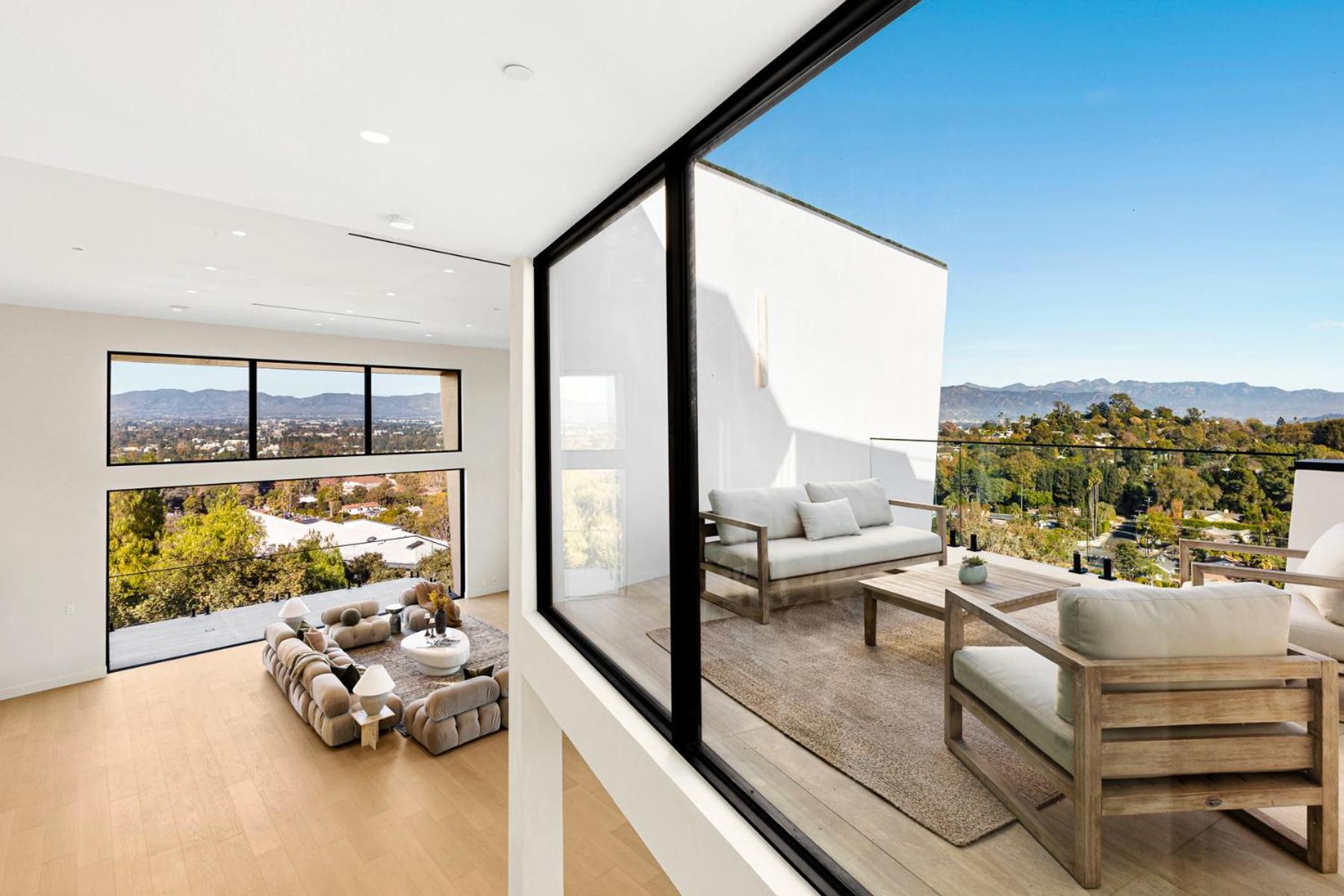 Woodhill Canyon Apartment Los Angeles