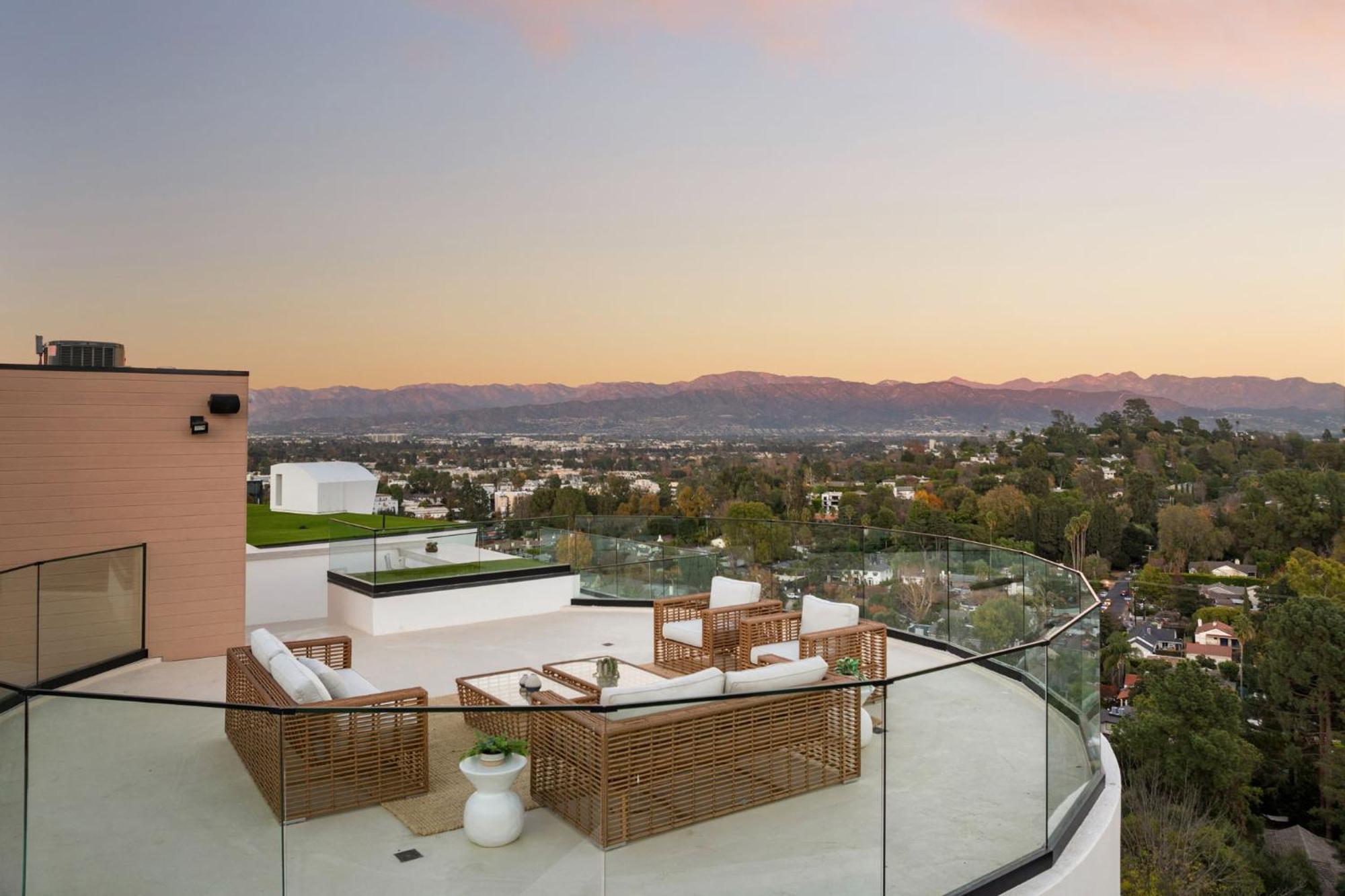Woodhill Canyon Apartment *