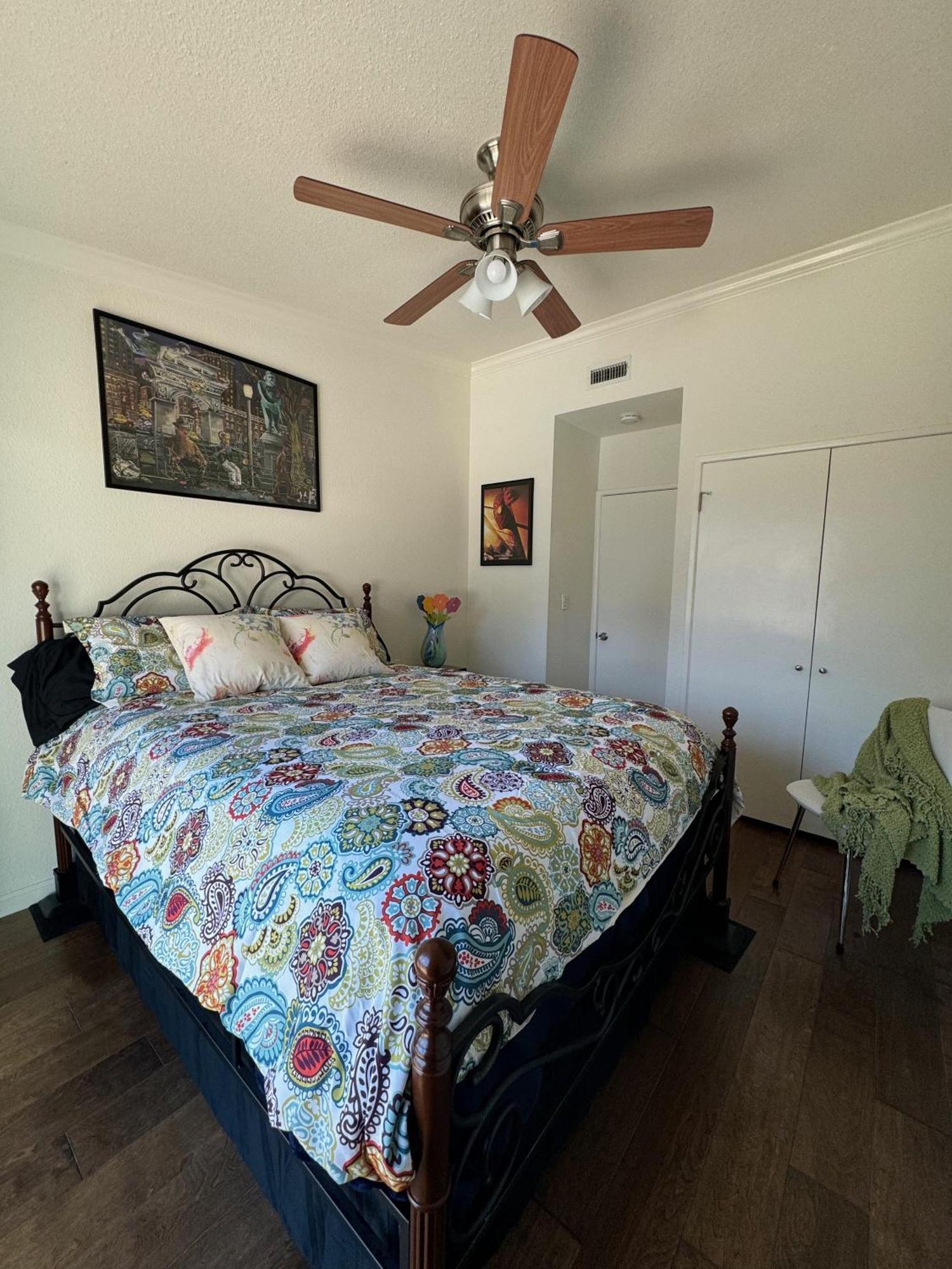 Encino Oasis Homestay *