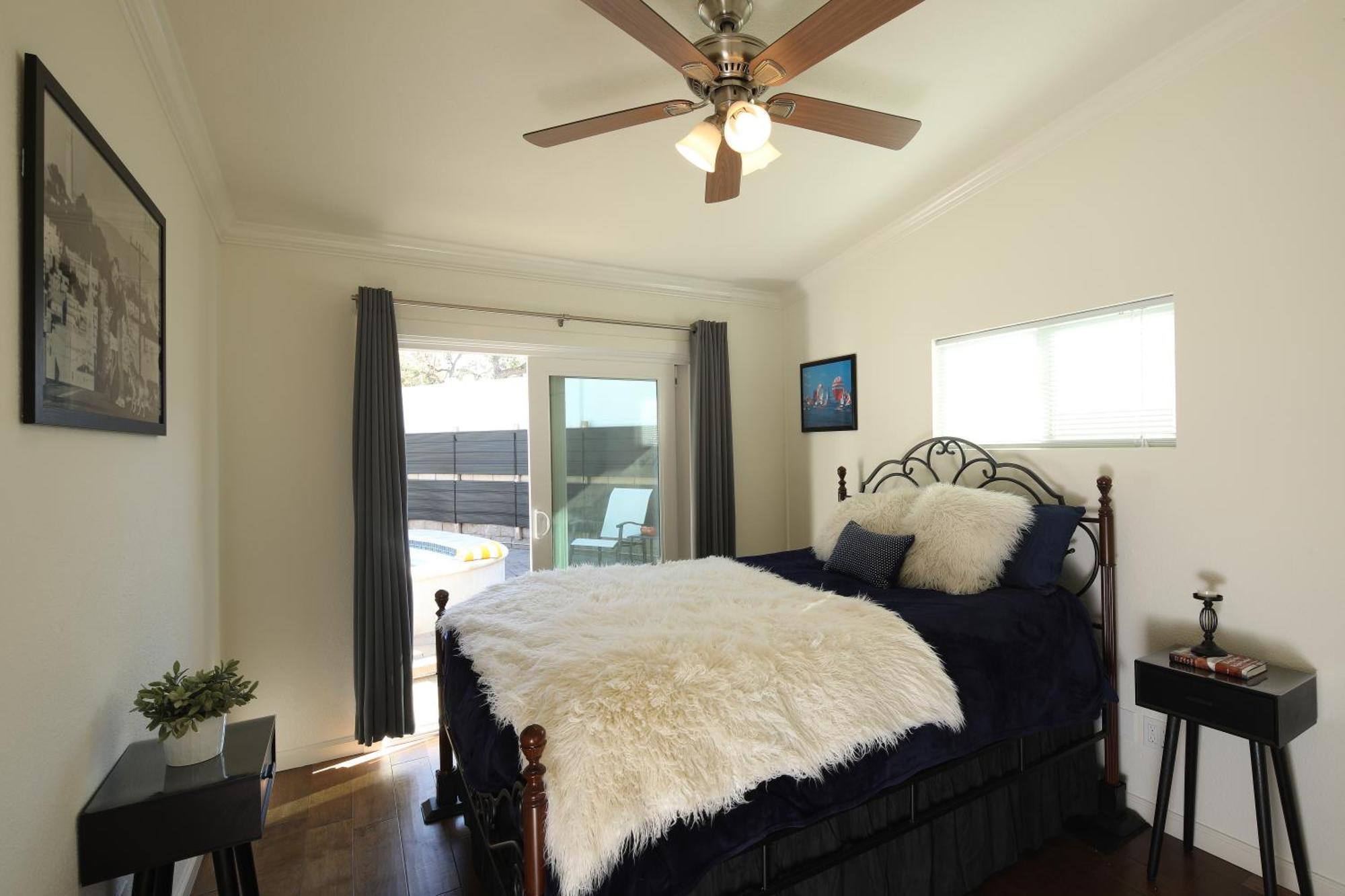 Encino Oasis Homestay *