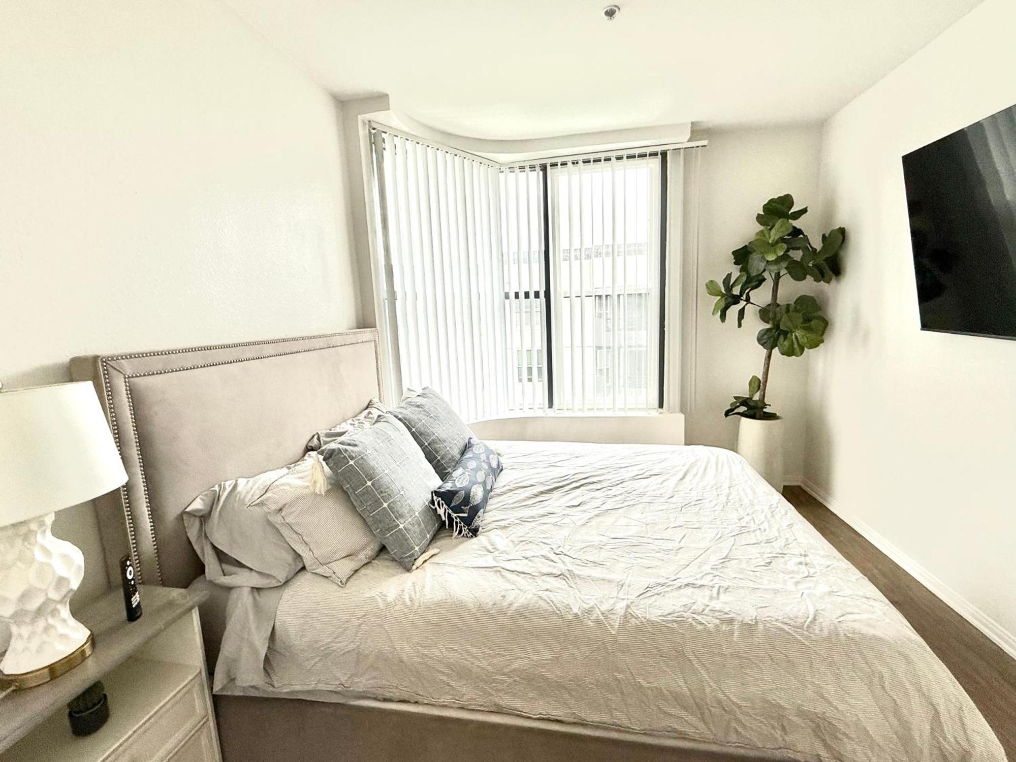Apartment Spacious And With A Pool View