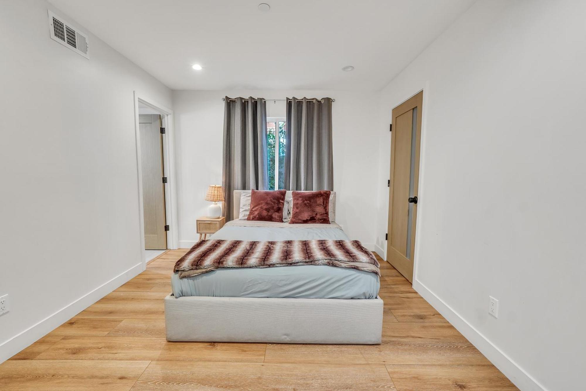 Holiday home Luxurious Townhome W/3 Master Gated Parking