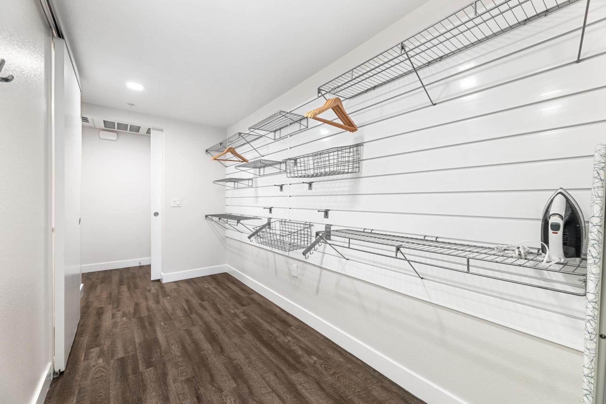 Trendy 2bd Haven In Hollywood! Parking & Pool Apartment *