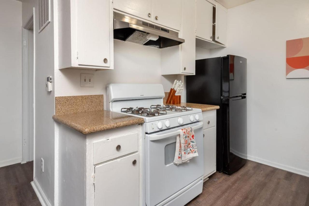Spacious 3br & 2ba With Wifi, Tv & Kitchen 5 Mins To Lacma & Academy Museum Of Motion Pictures Apartment *