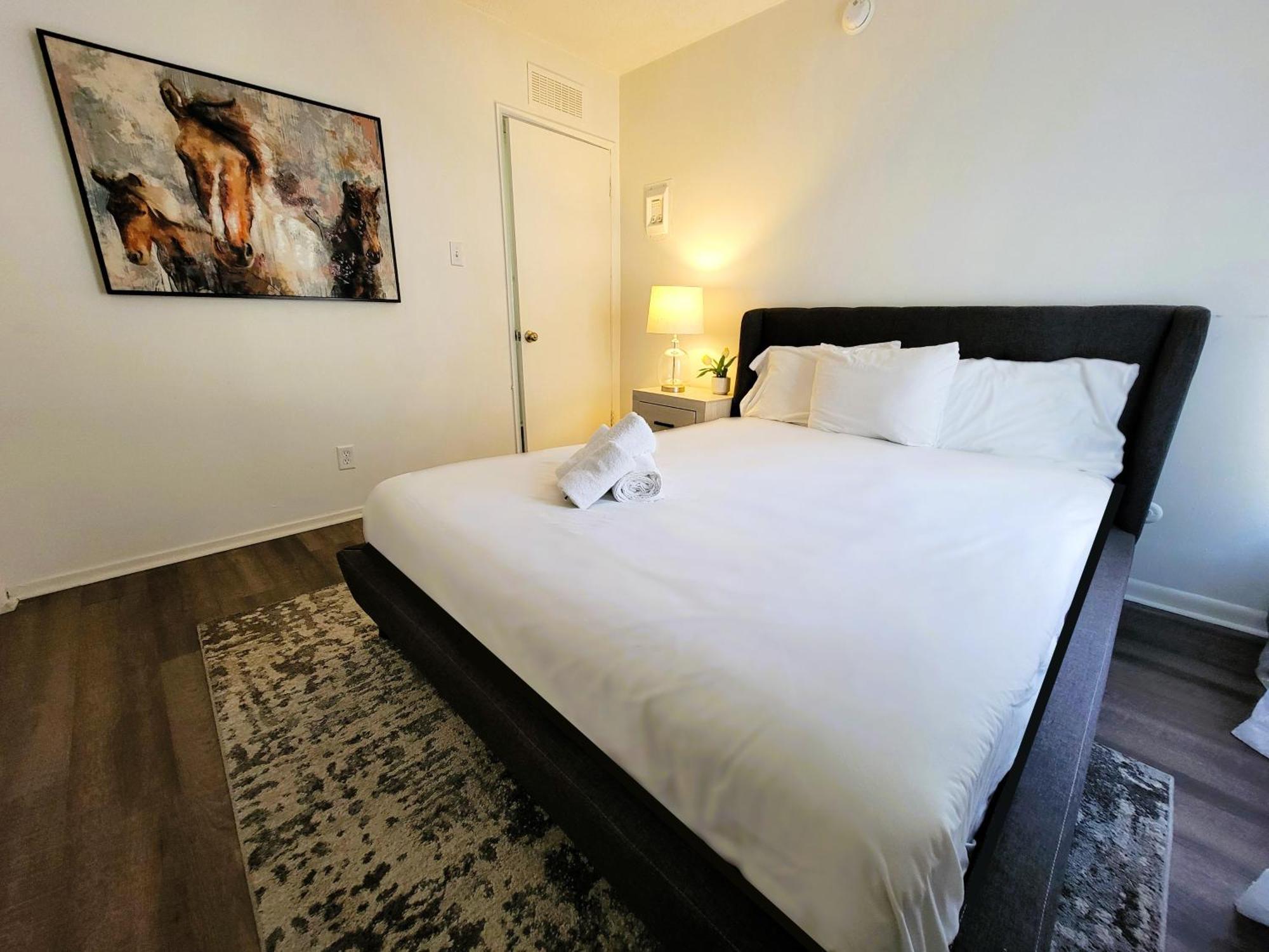 Apartment Spacious 3br & 2ba With Wifi, Tv & Kitchen 5 Mins To Lacma & Academy Museum Of Motion Pictures