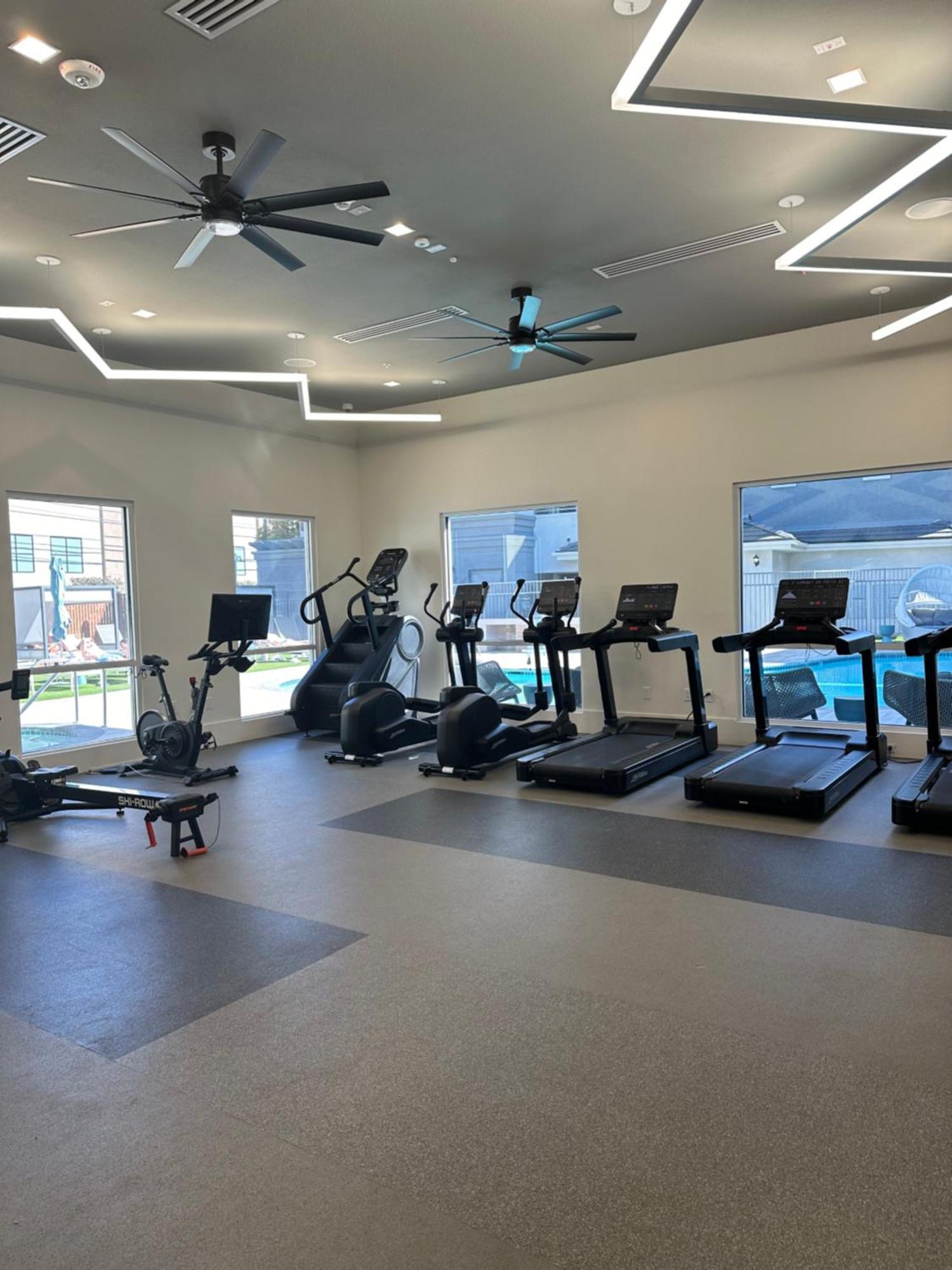 Loft Style,2 Beds ,flexible Self Check In,pool