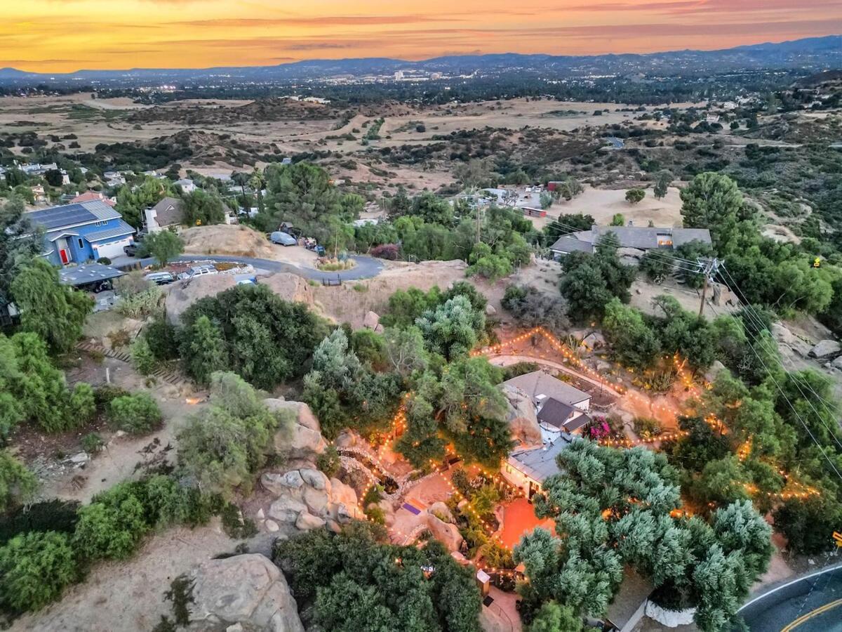 Private Romantic Escape, Hidden Gem W Hot Tub * Los Angeles