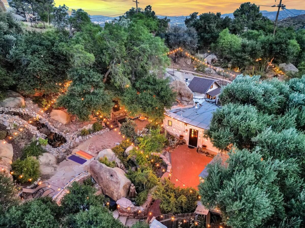 Private Romantic Escape, Hidden Gem W Hot Tub Holiday home *