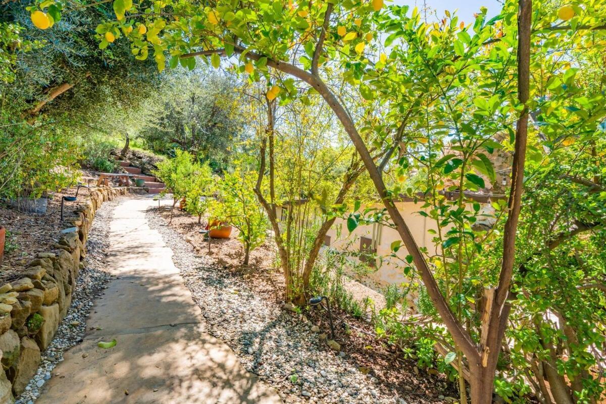 Private Romantic Escape, Hidden Gem W Hot Tub *