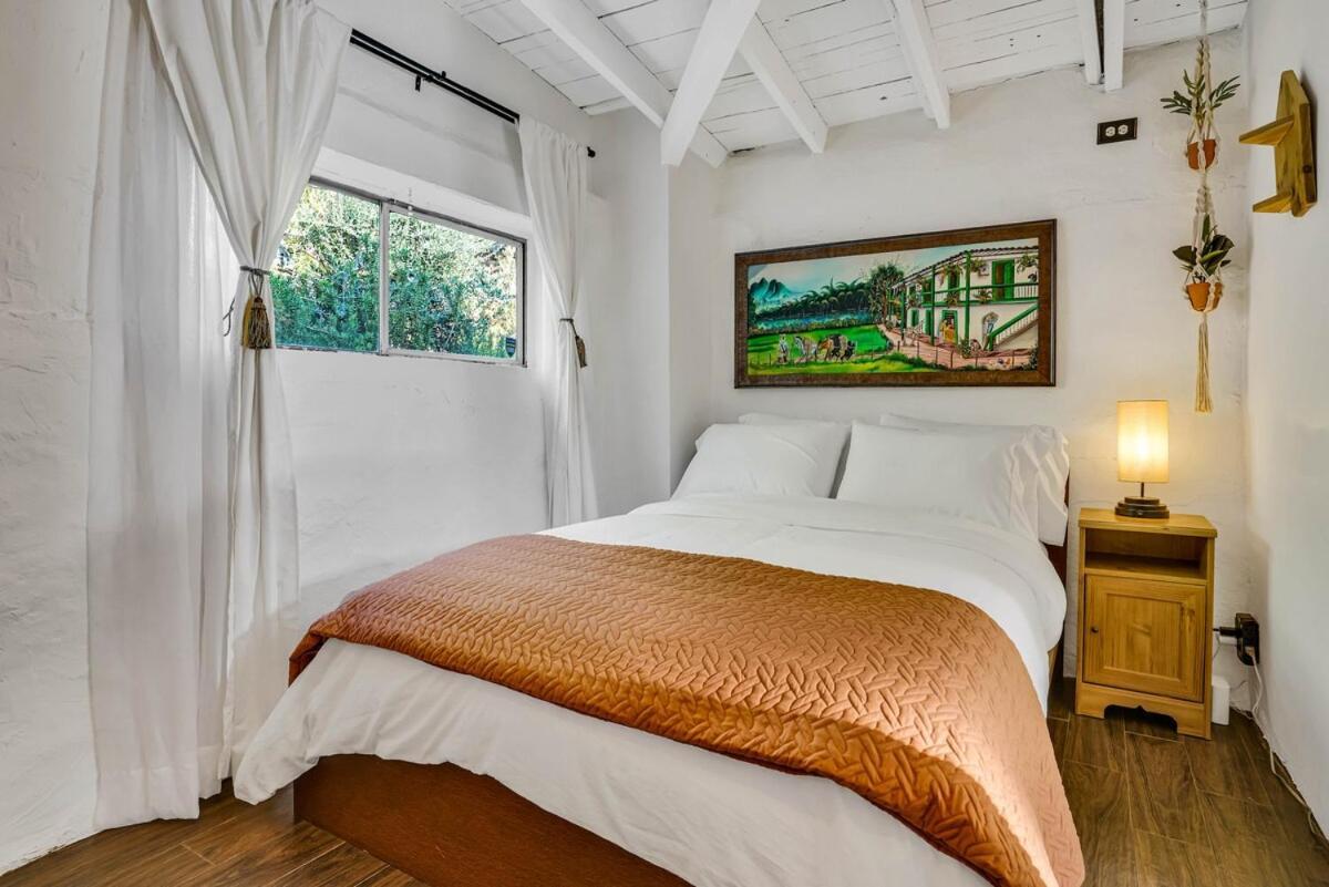 Private Romantic Escape, Hidden Gem W Hot Tub Los Angeles