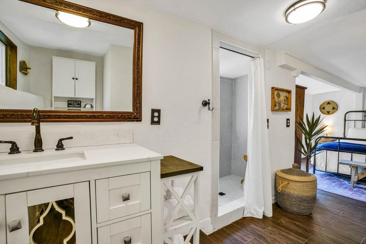 Private Romantic Escape, Hidden Gem W Hot Tub * Los Angeles
