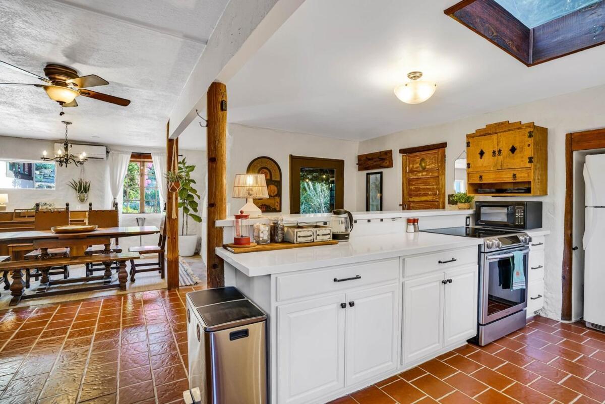 Private Romantic Escape, Hidden Gem W Hot Tub Holiday home Los Angeles