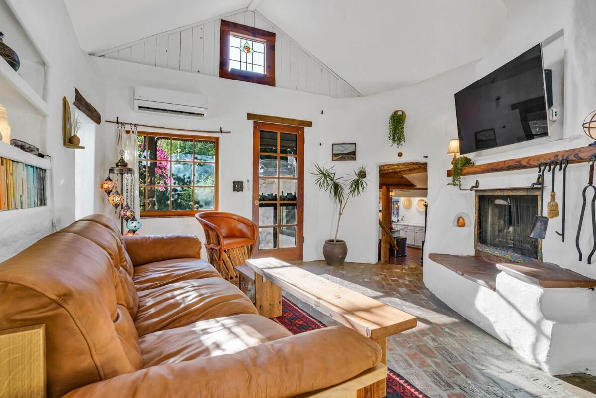 Private Romantic Escape, Hidden Gem W Hot Tub * Los Angeles